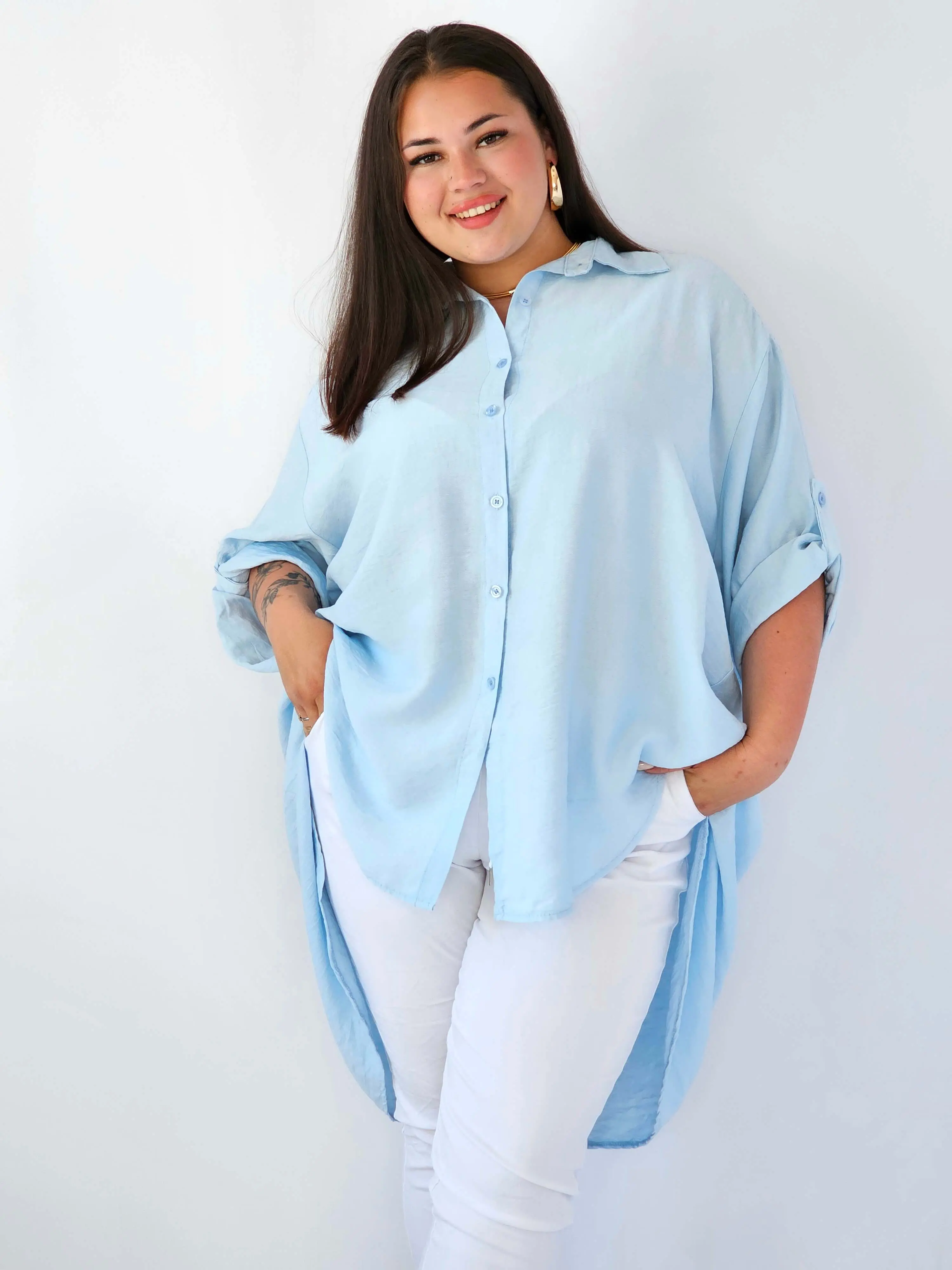 Koszula plus size oversize z wydłużonym tyłem – styl i komfort XXL