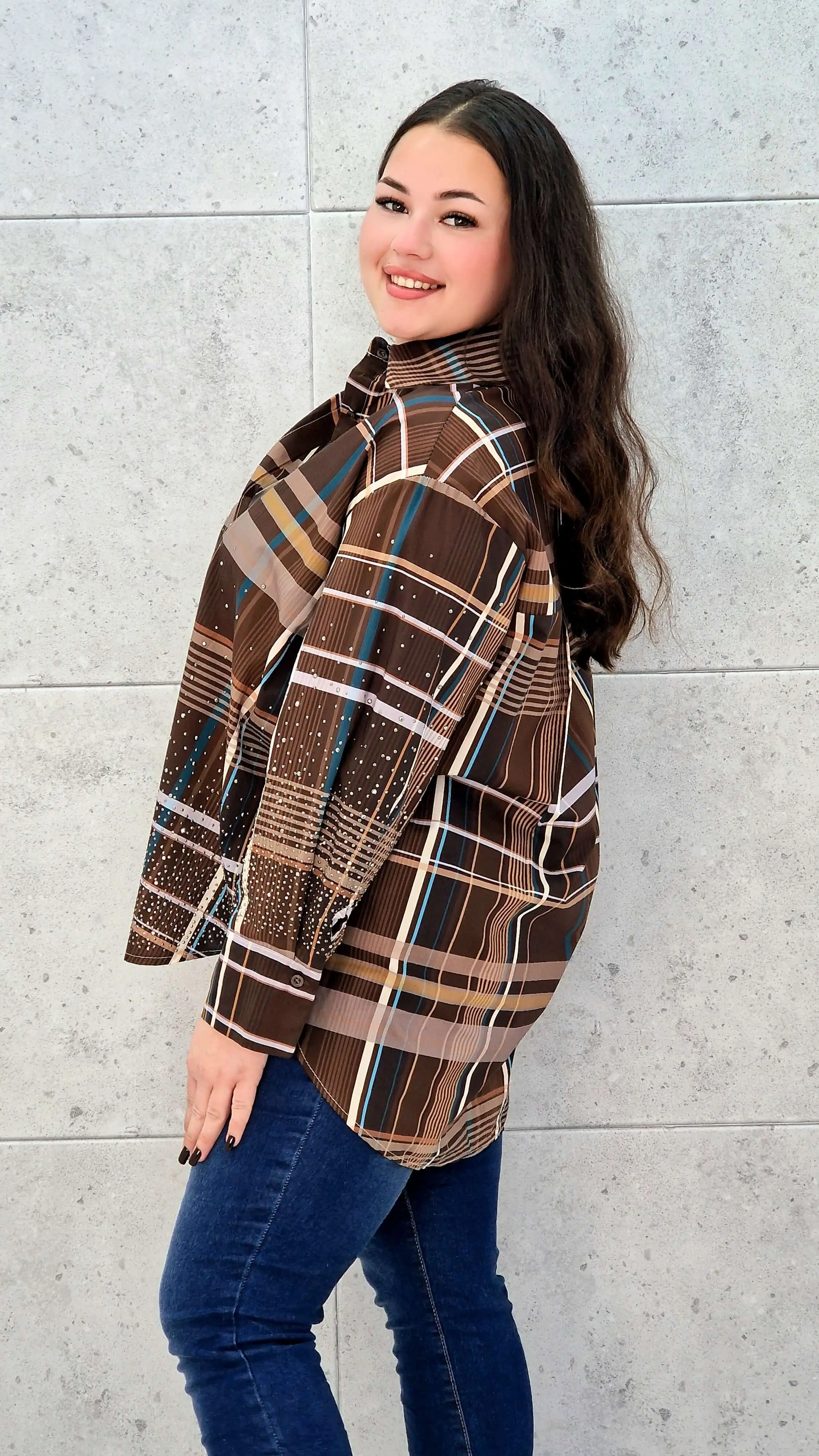 Koszula plus size w kratę – elegancja i komfort na co dzień - Image 11