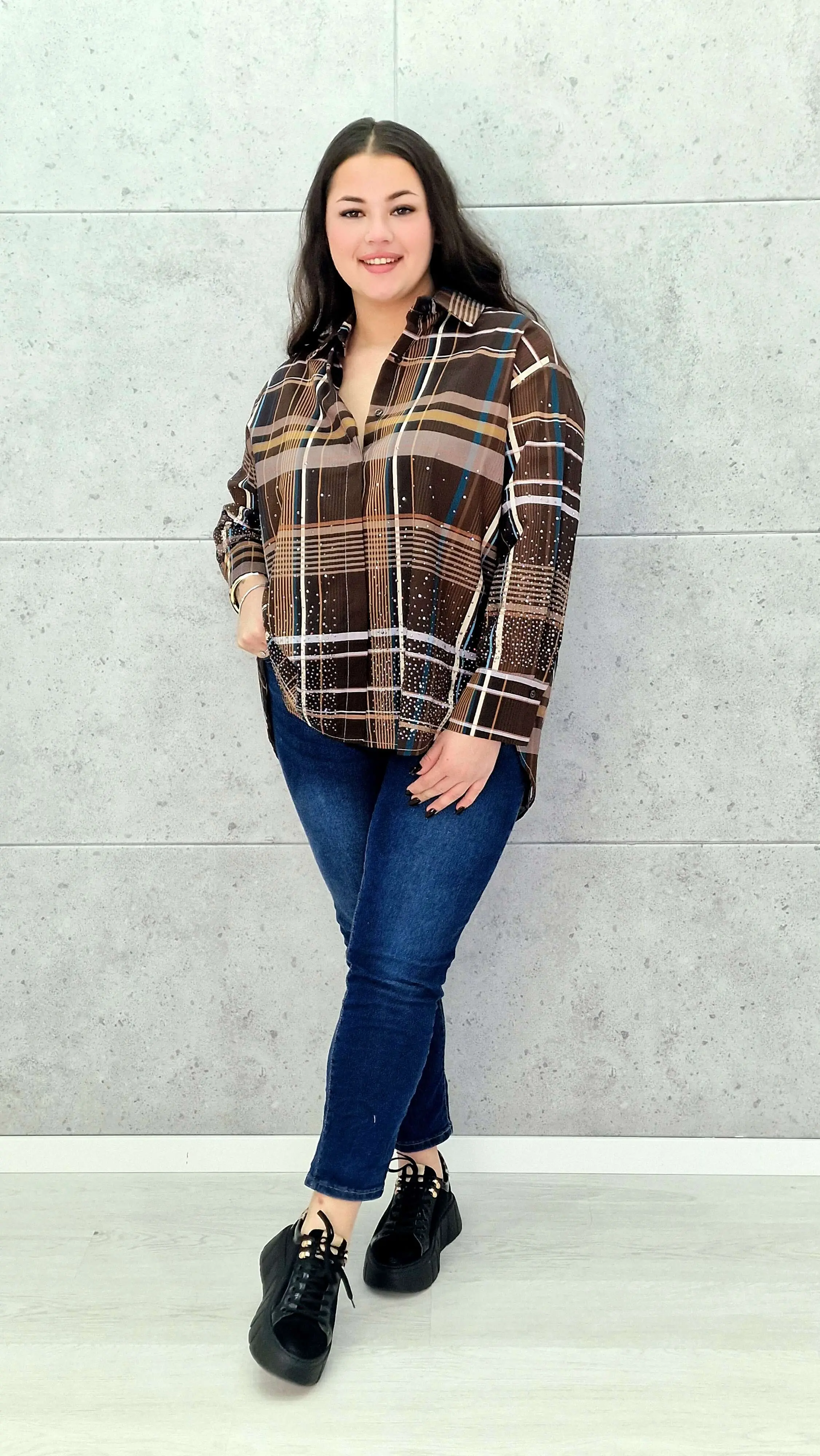 Koszula plus size w kratę – elegancja i komfort na co dzień - Image 12