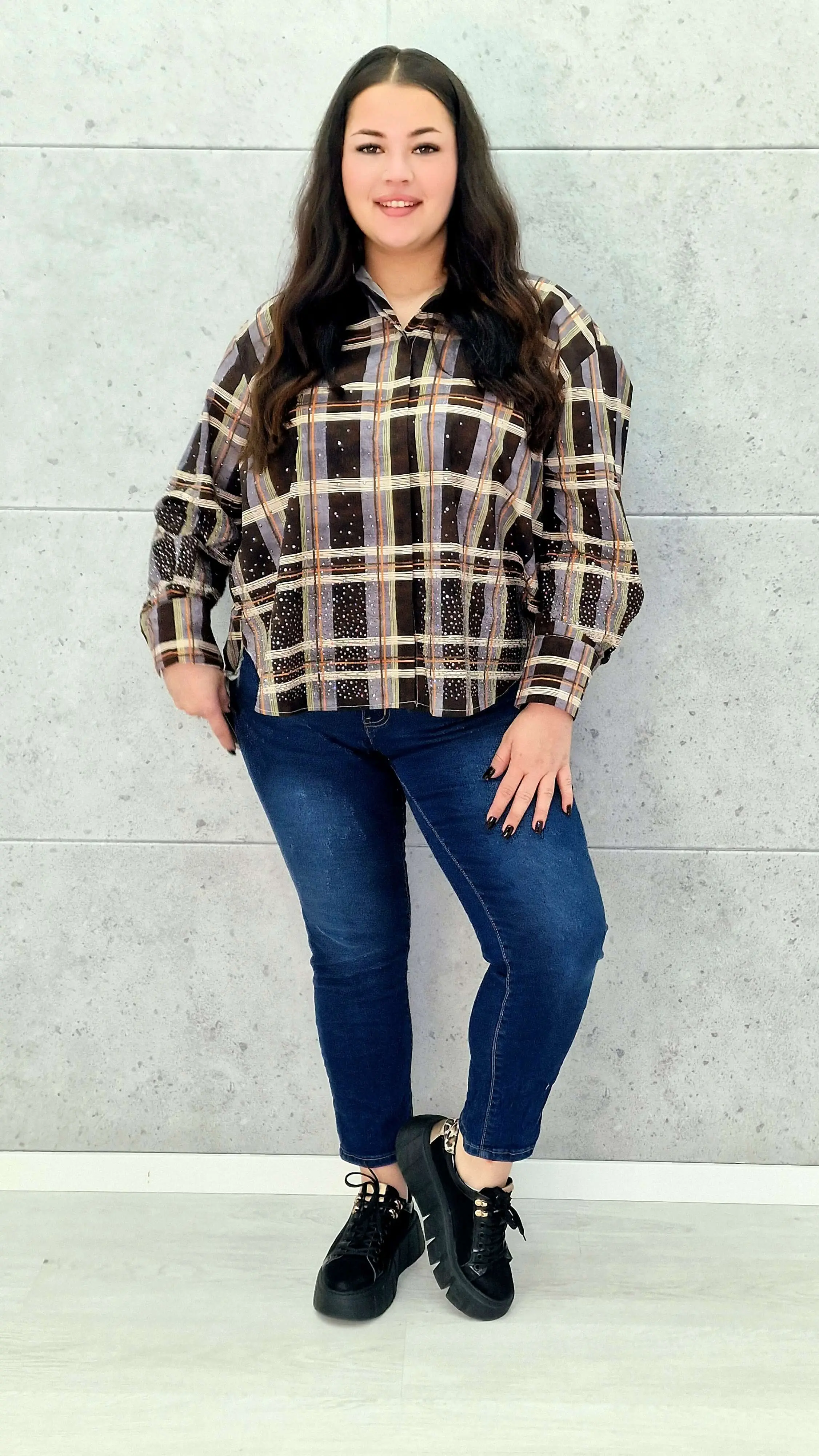 Koszula plus size w kratę – elegancja i komfort na co dzień - Image 3