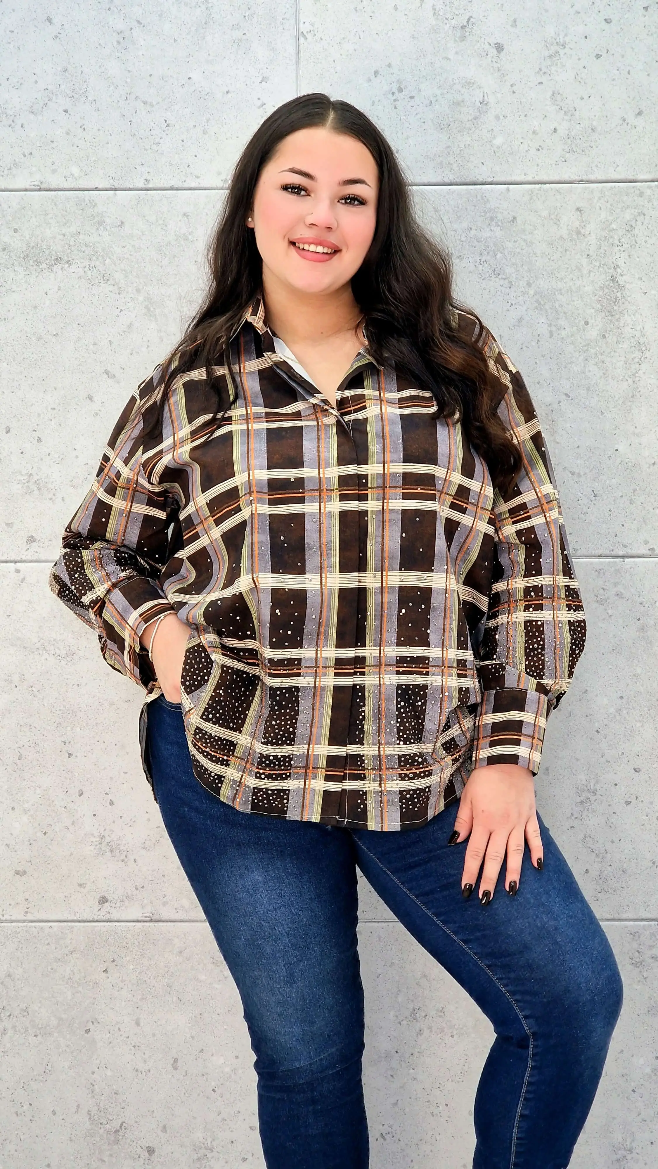 Koszula plus size w kratę – elegancja i komfort na co dzień - Image 7