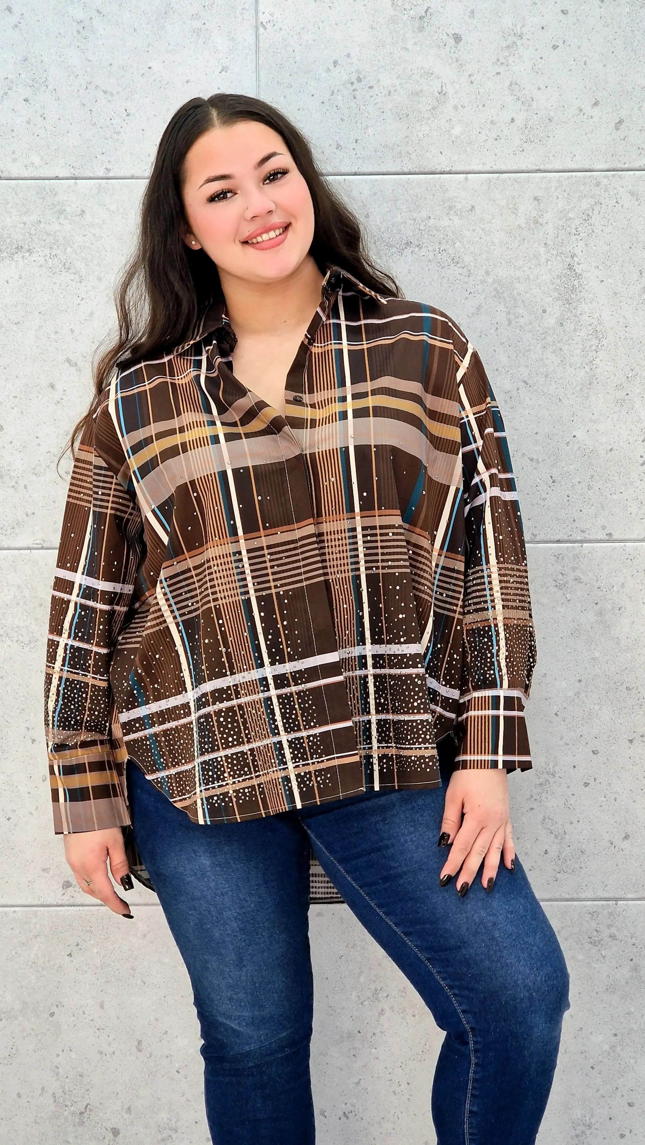 Koszula plus size w kratę – elegancja i komfort na co dzień - Image 8