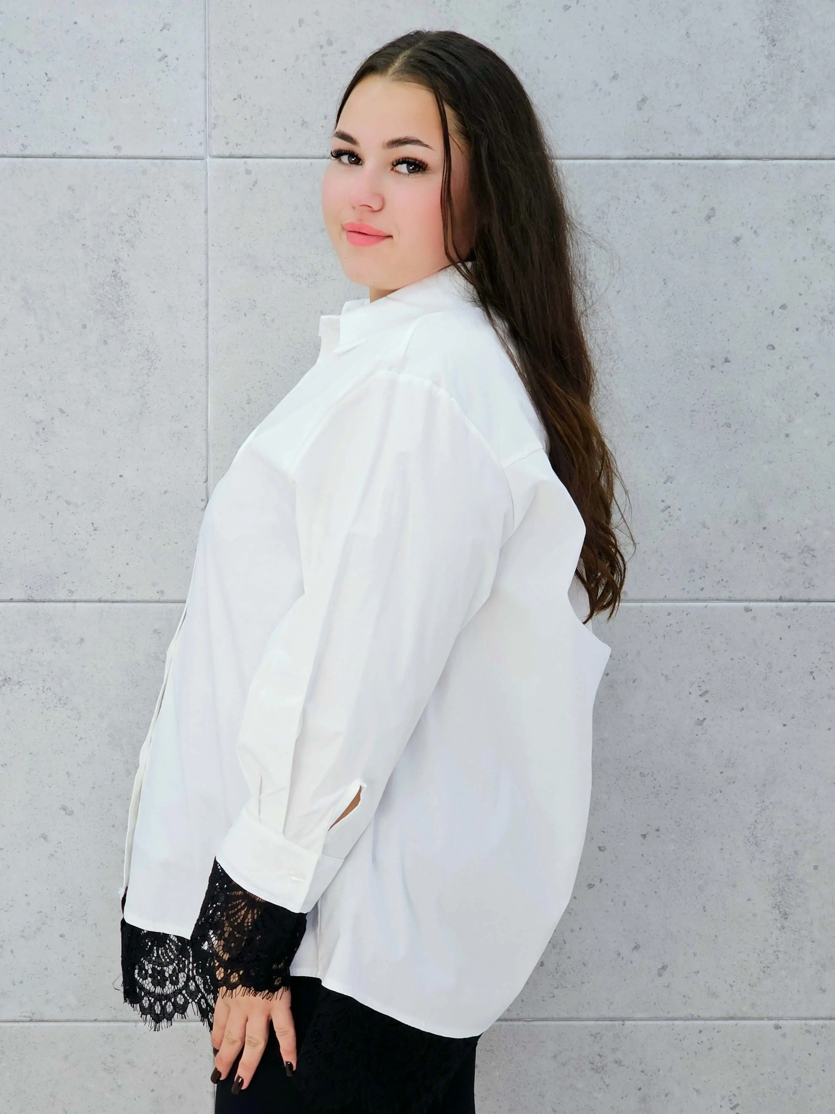 Koszula plus size z koronką– elegancka koszula XXL z koronkowym wykończeniem - Image 8