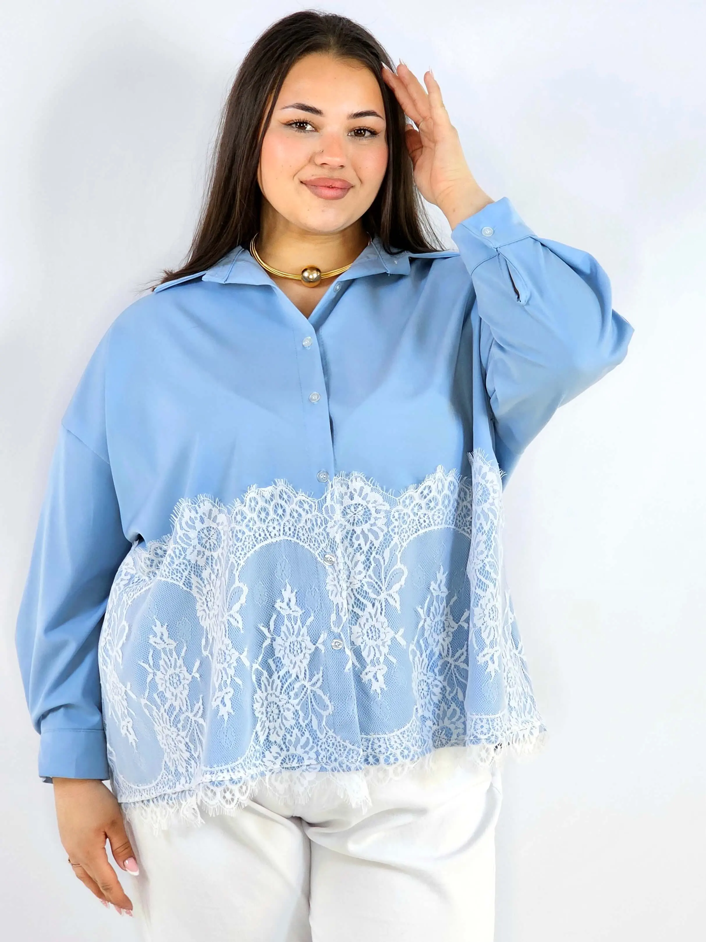 Koszula plus size z koronkowym dołem XXL – elegancki styl