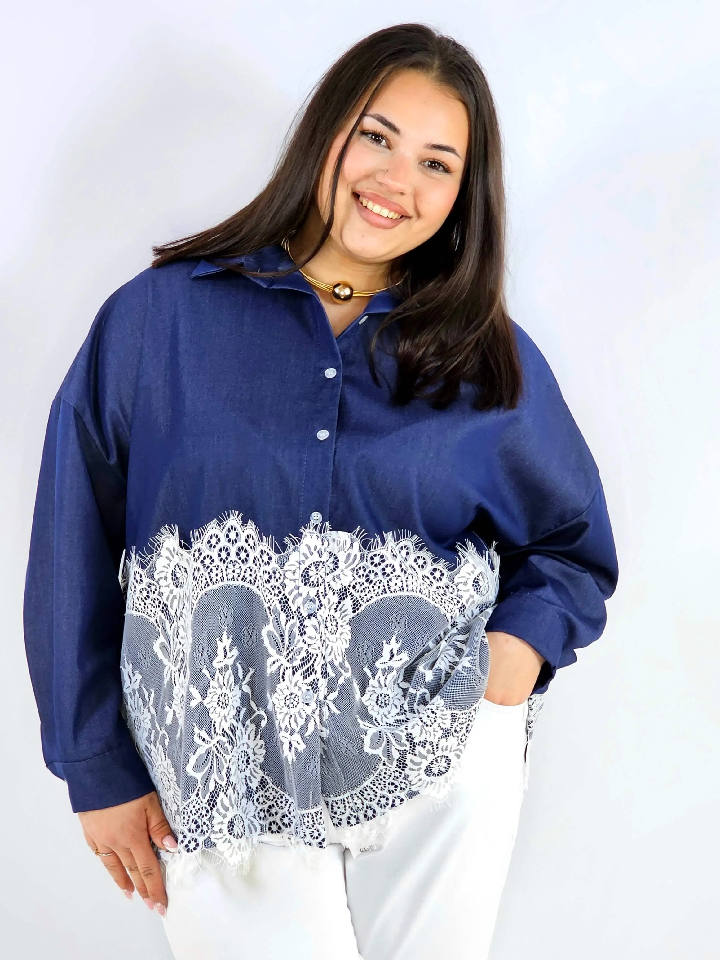 Koszula plus size z koronkowym dołem XXL – elegancki styl - Image 10
