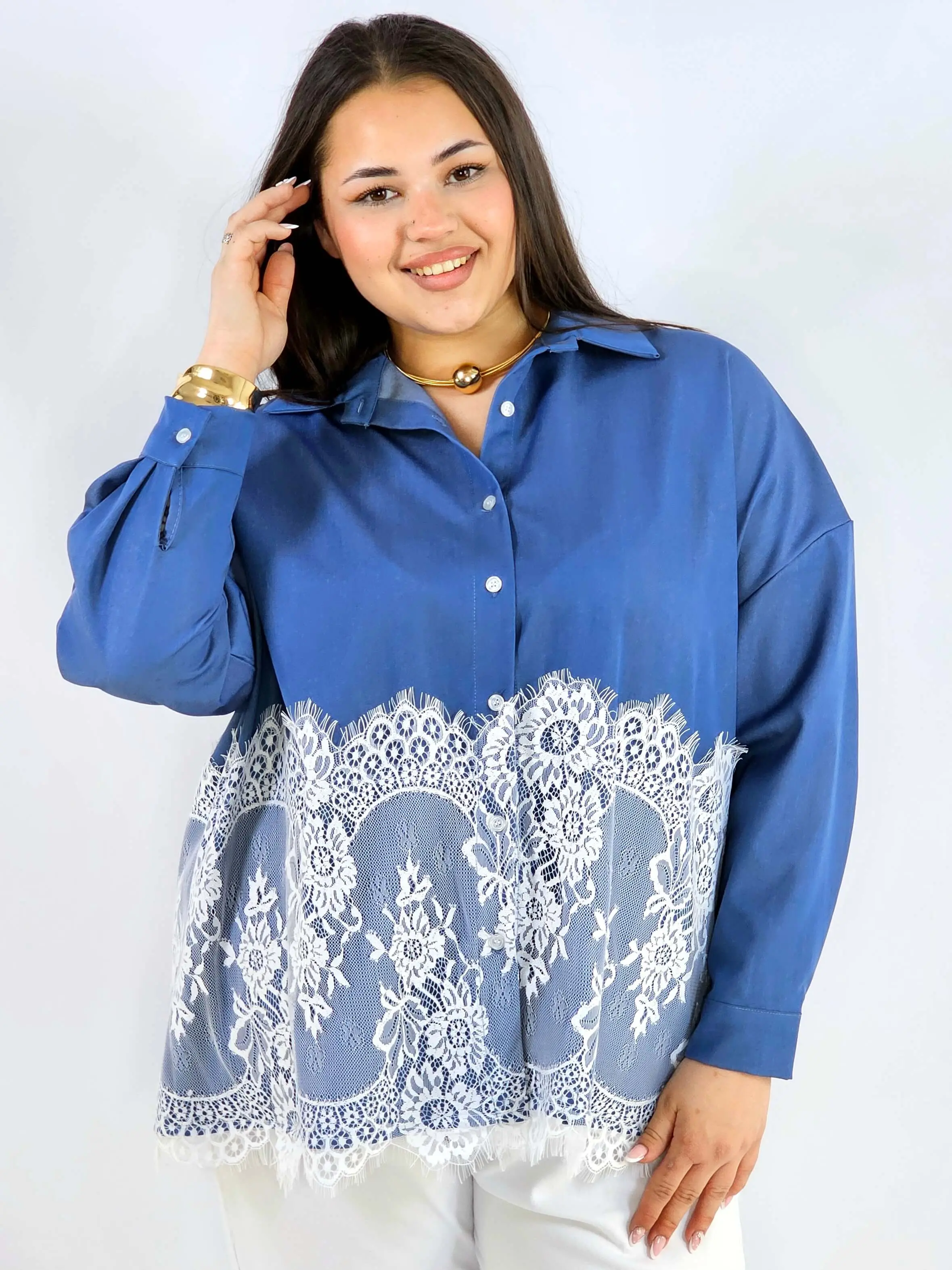 Koszula plus size z koronkowym dołem XXL – elegancki styl - Image 2