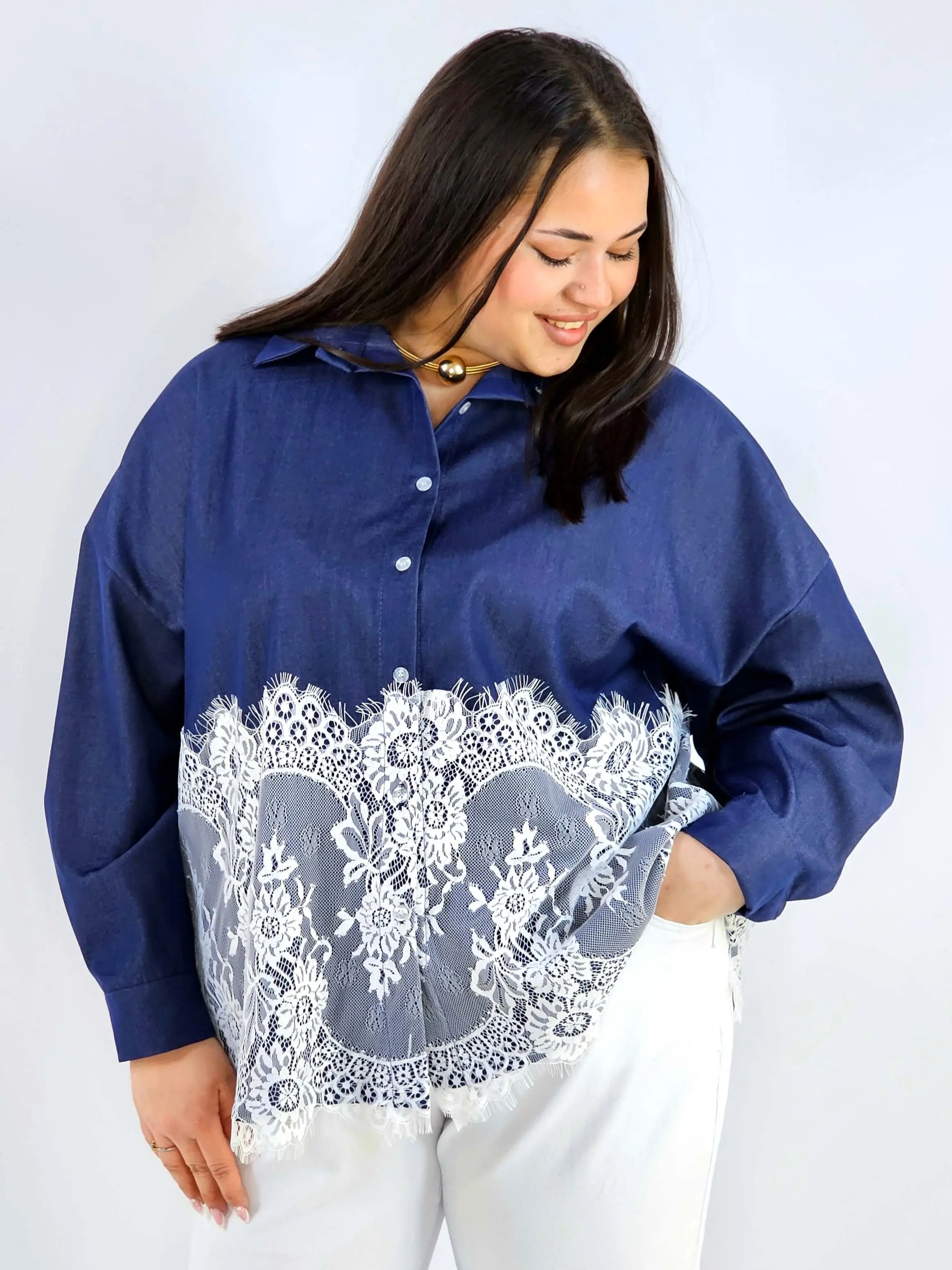 Koszula plus size z koronkowym dołem XXL – elegancki styl - Image 5