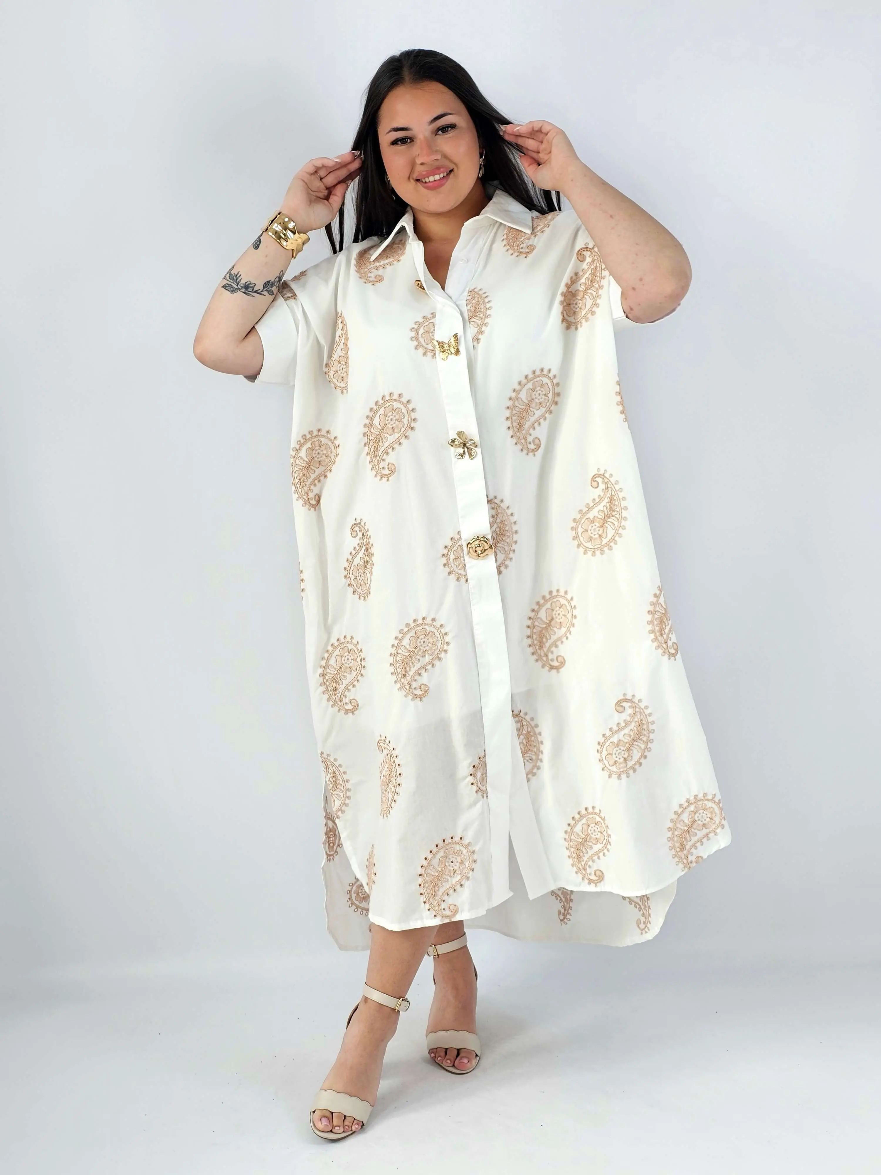 Sukienka plus size o luźnym kroju z dekoltem w literę V i paskiem w talii - Image 2