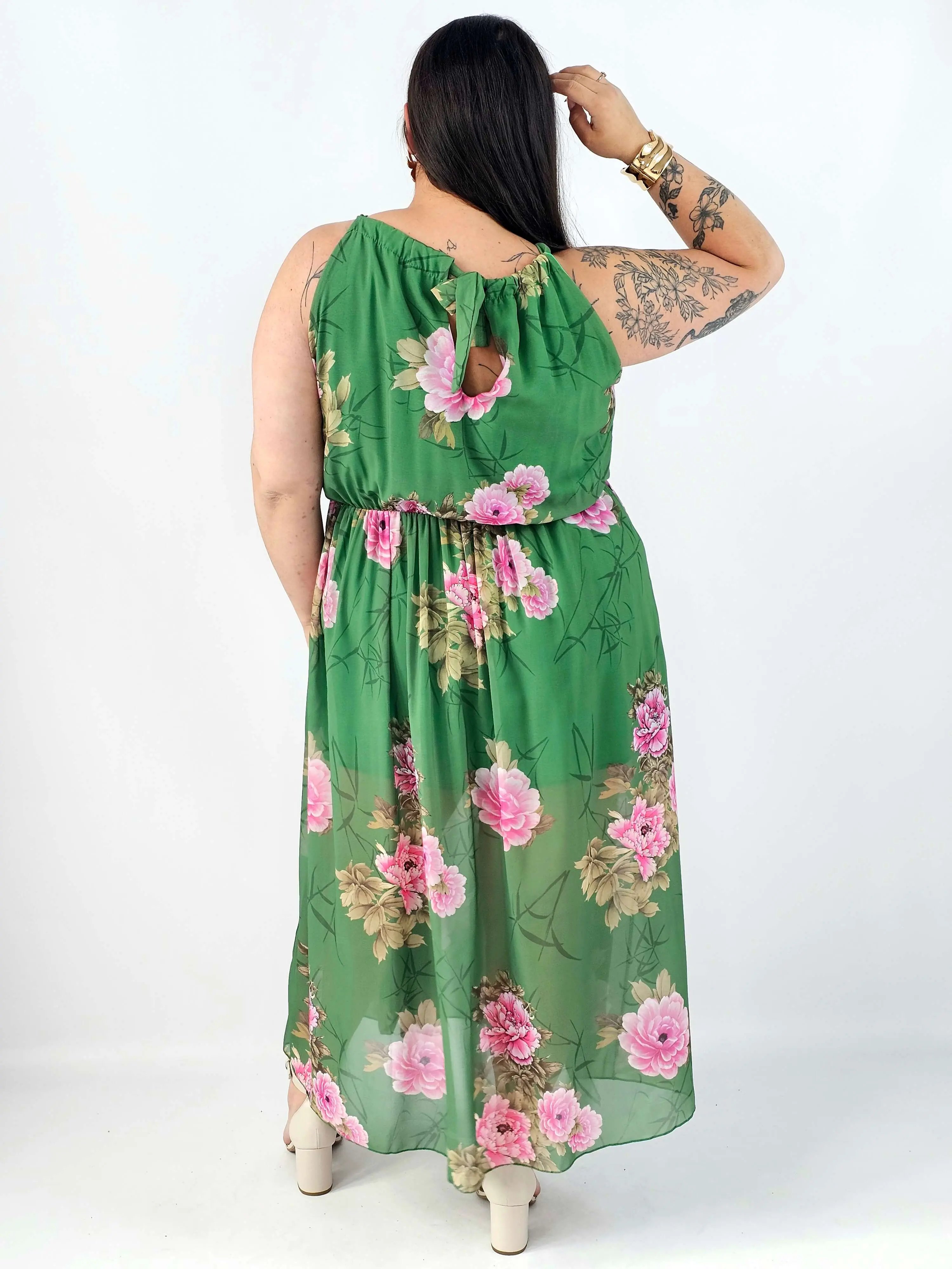 Sukienka plus size VIP z wiązaniem przy szyi i rozcięciem – kobieca elegancja na wyjątkowe okazje - Image 7