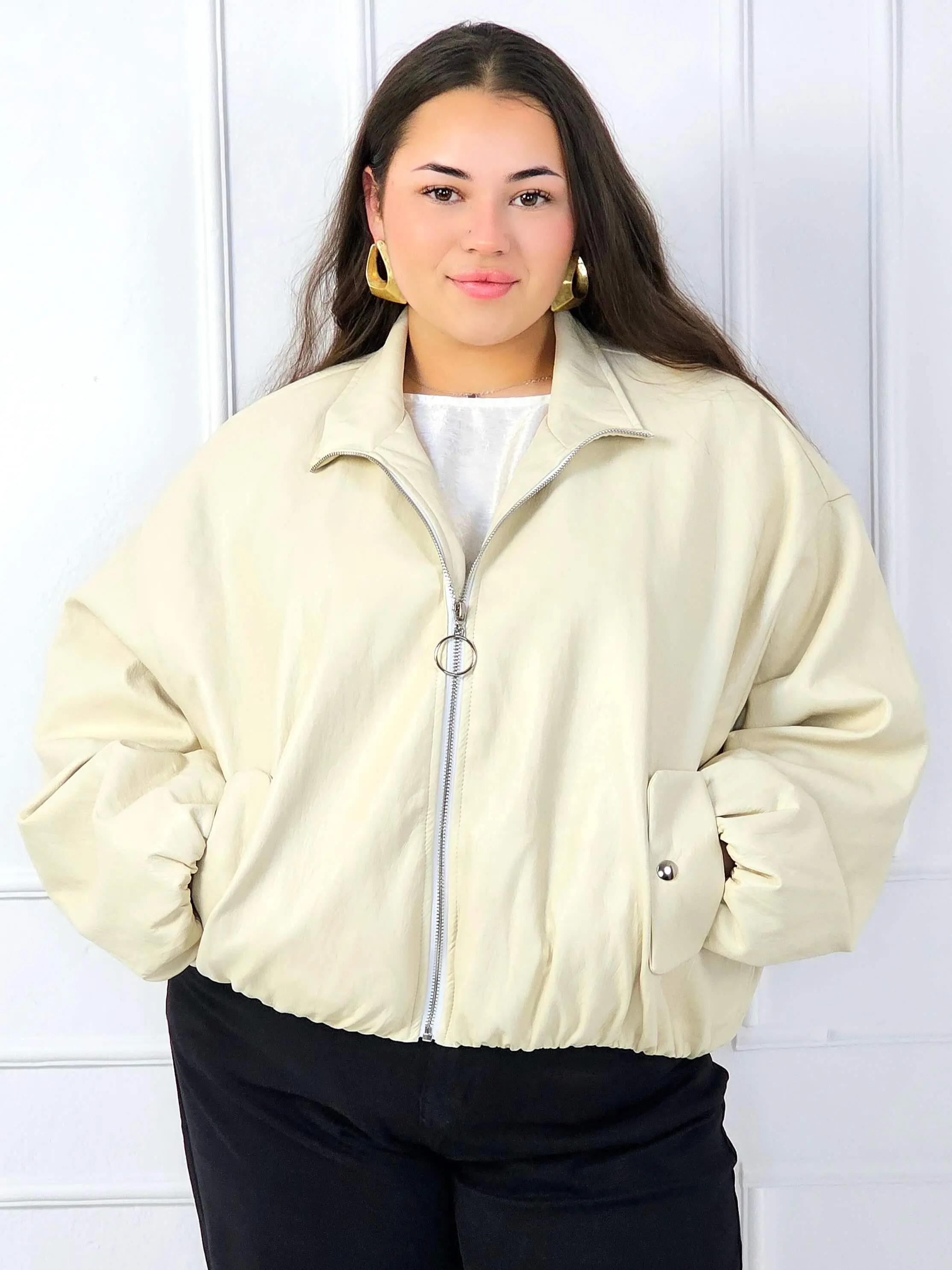 Kurtka plus size bomberka o luźnym kroju z suwakiem
