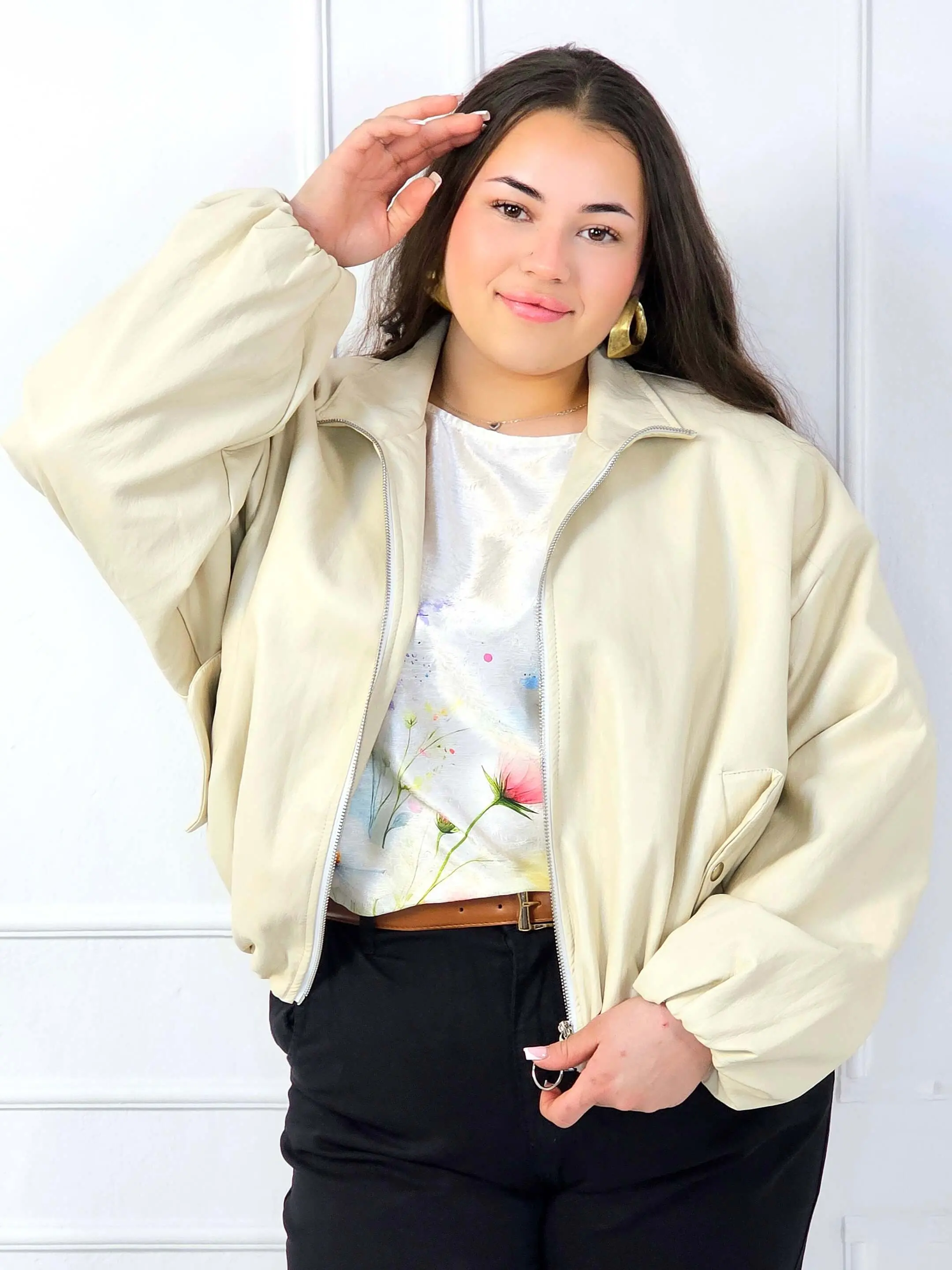 Kurtka plus size bomberka o luźnym kroju z suwakiem - Image 4