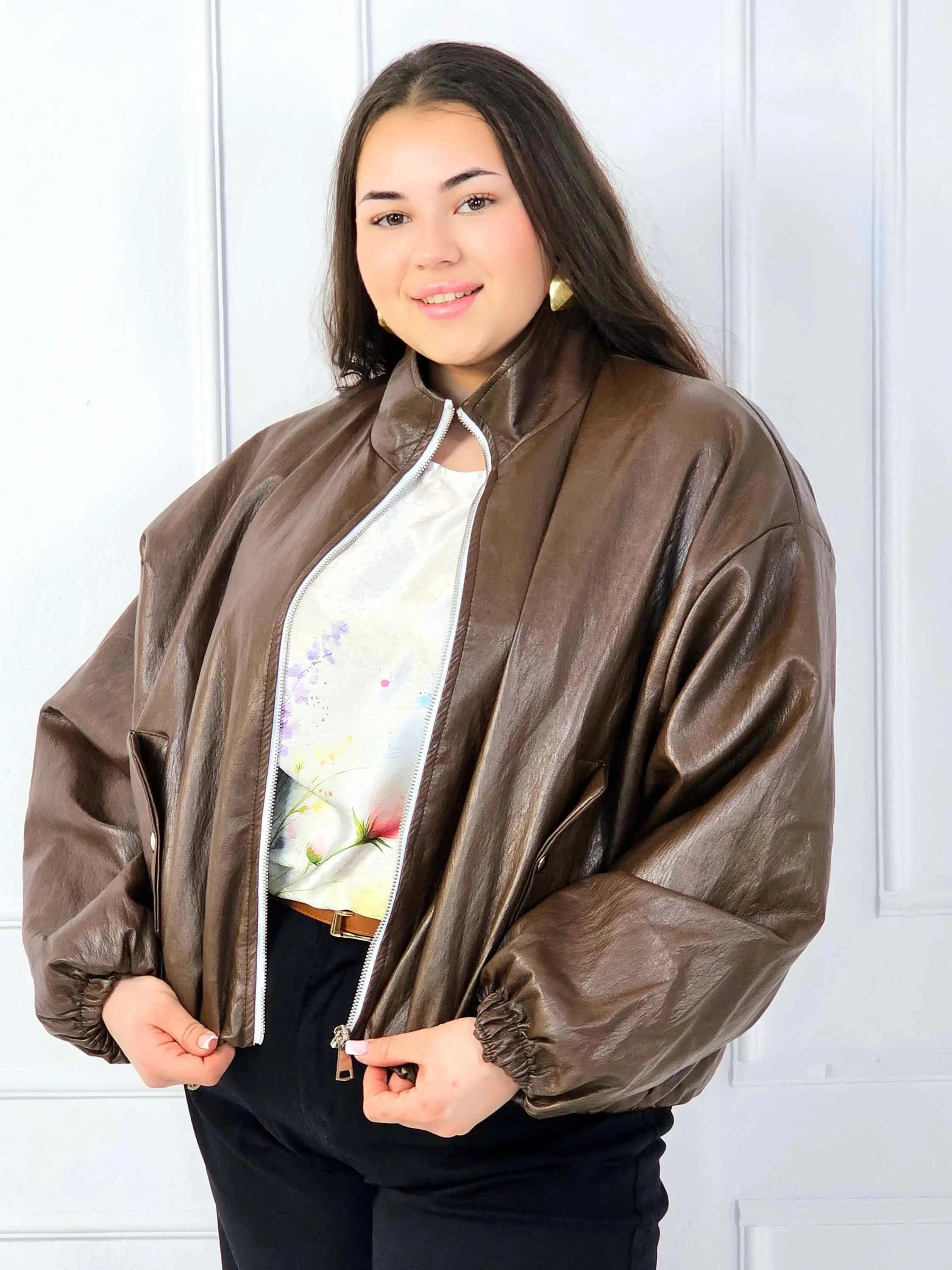 Kurtka plus size bomberka o luźnym kroju z suwakiem - Image 5