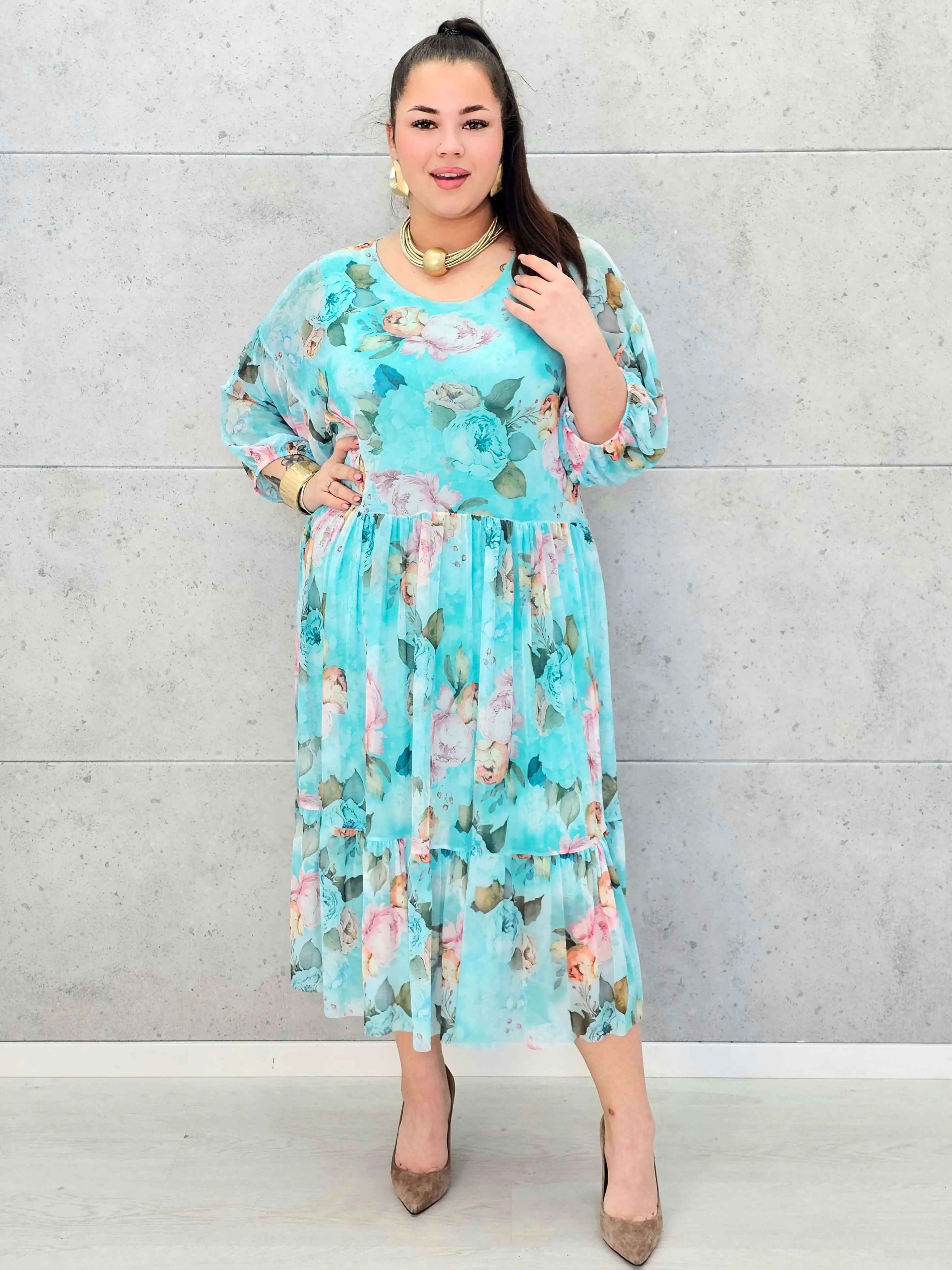 Kwiatowa sukienka plus size w odcieniach błękitu – zwiewna i elegancka - Image 5