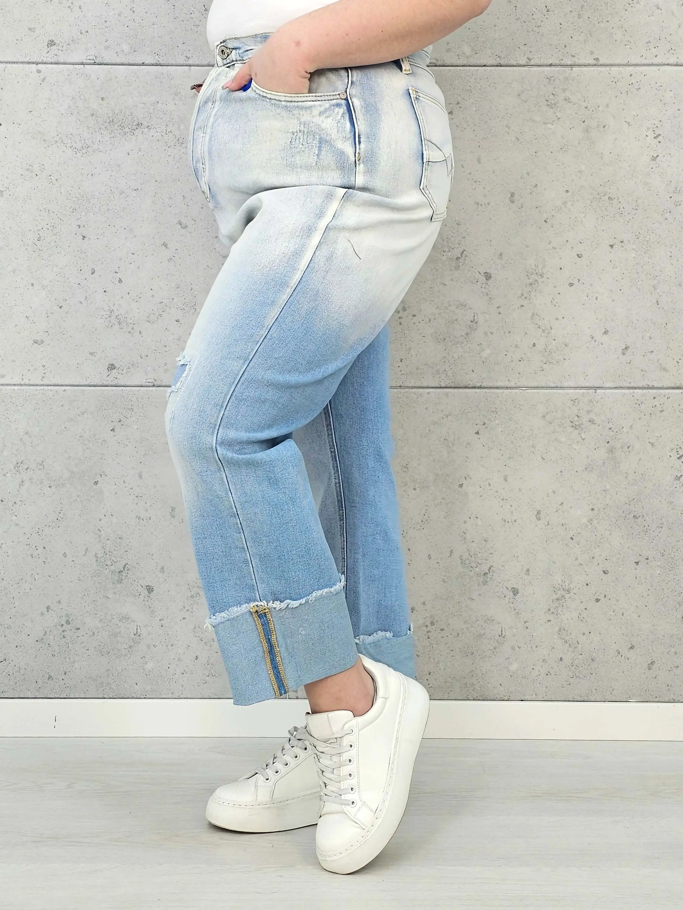 Jeansy plus size z szerokimi mankietami – wygodny denim XXL - Image 3