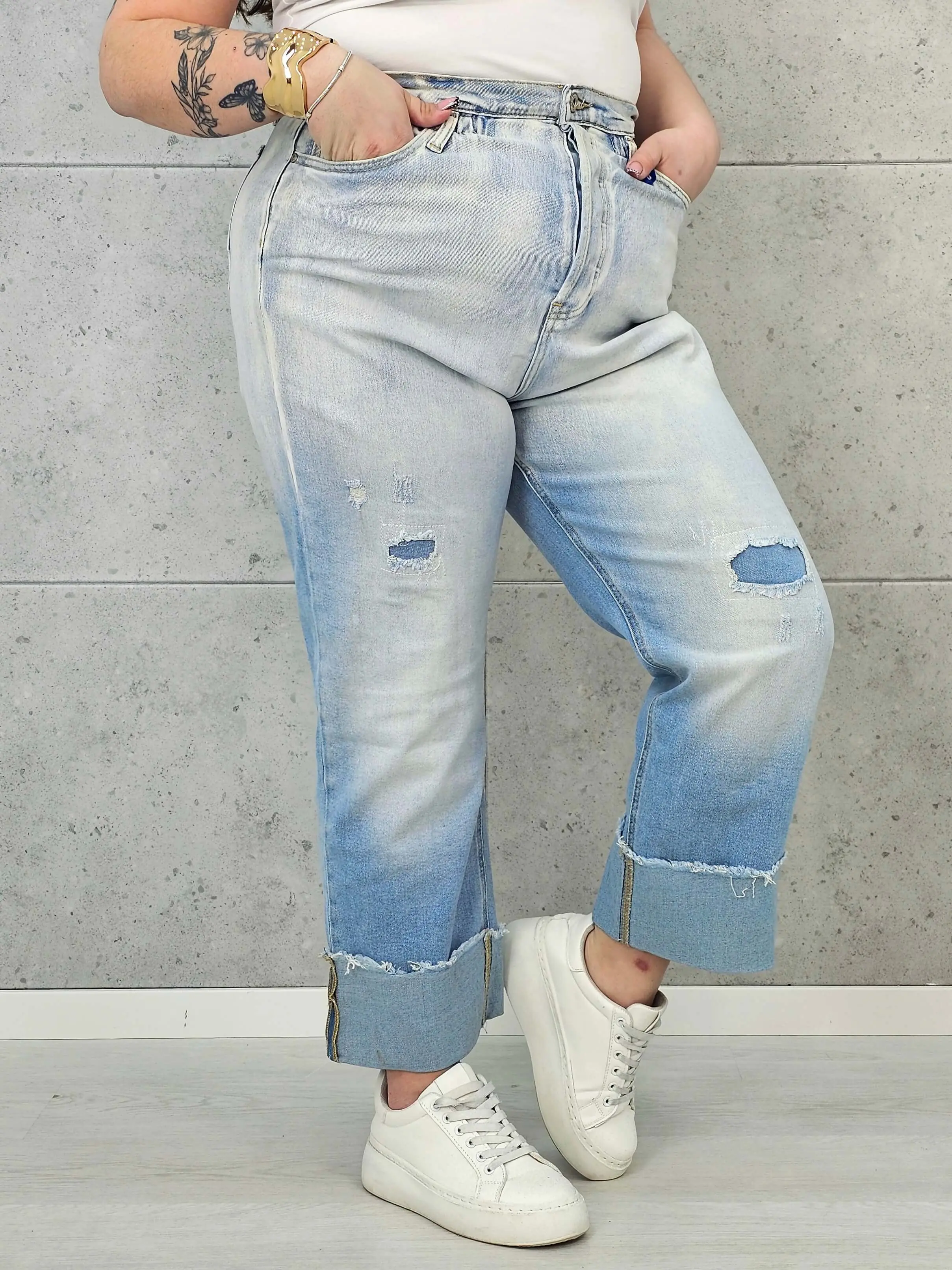 Jeansy plus size z szerokimi mankietami – wygodny denim XXL - Image 4