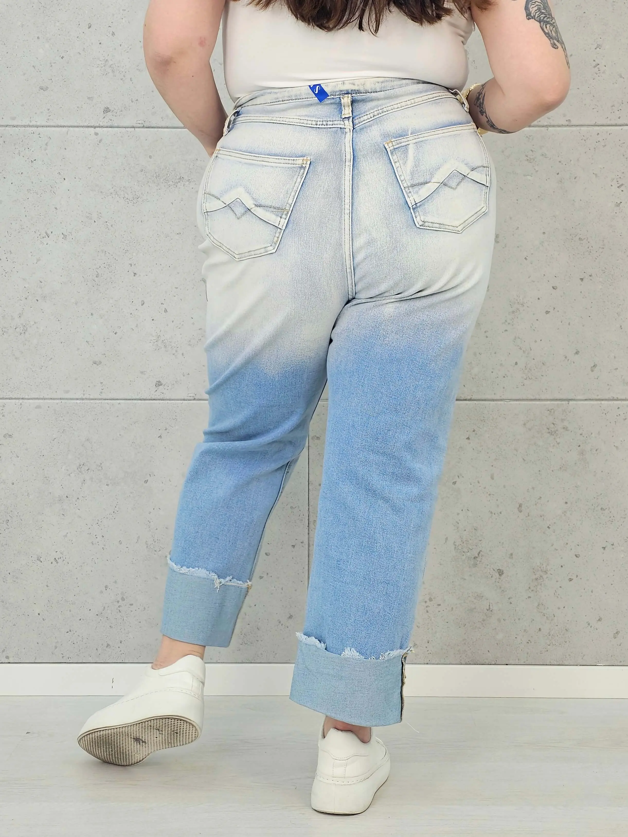 Jeansy plus size z szerokimi mankietami – wygodny denim XXL - Image 6