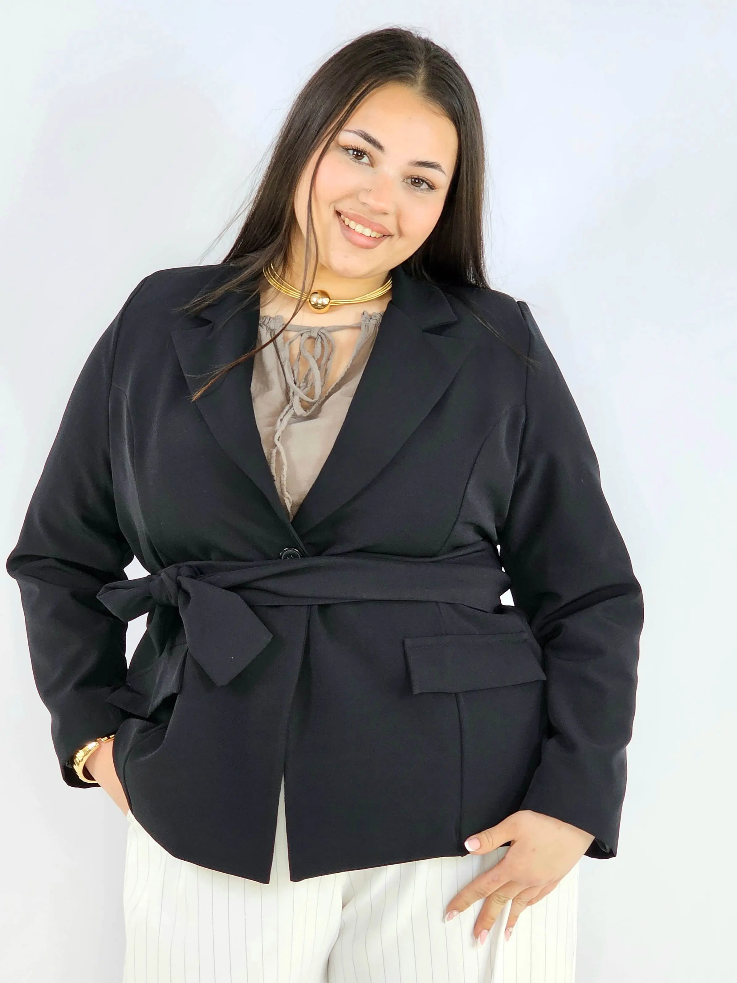 Marynarka plus size z wiązaniem elegancka dopasowana i kobieca