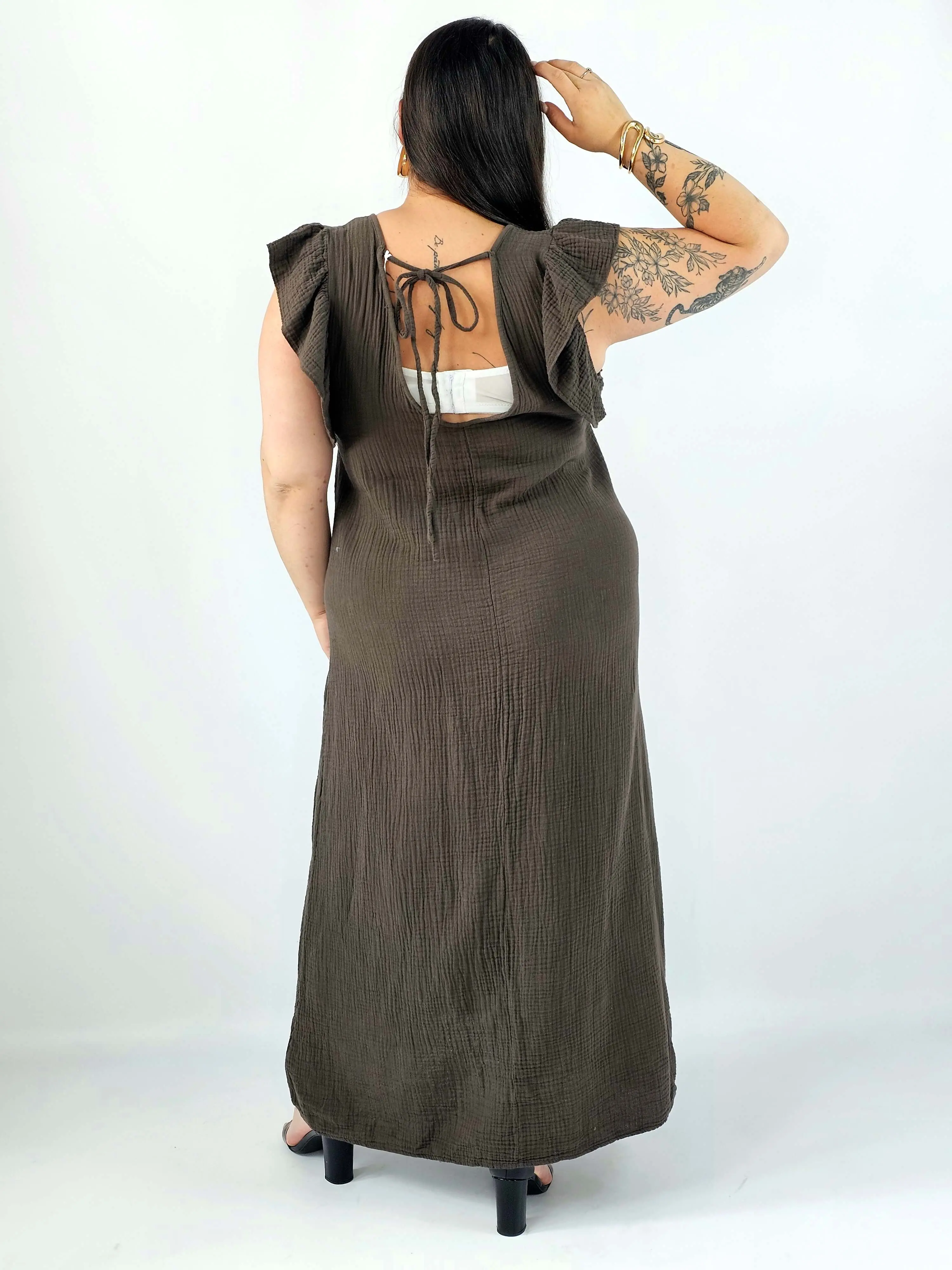 Sukienka plus size maxi z falbankowym rękawem i dekoltem na plecach - Image 8