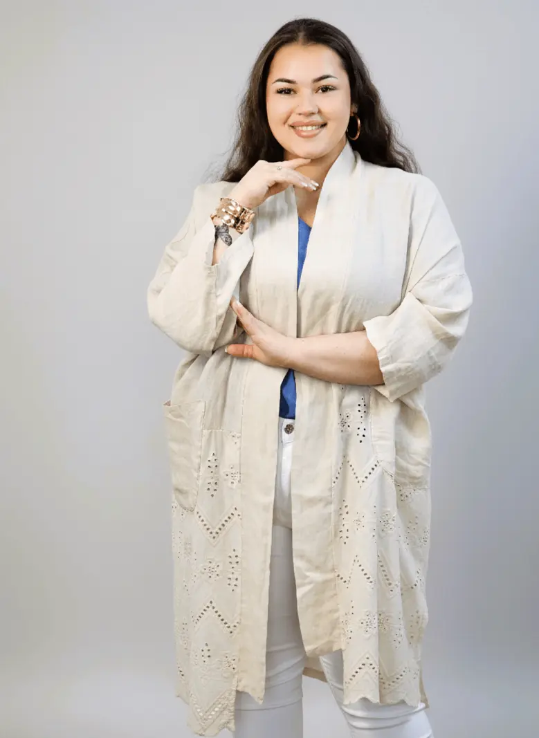 Narzutka lniana plus size z haftem – lekka i przewiewna narzutka XXL dla kobiet - Image 7