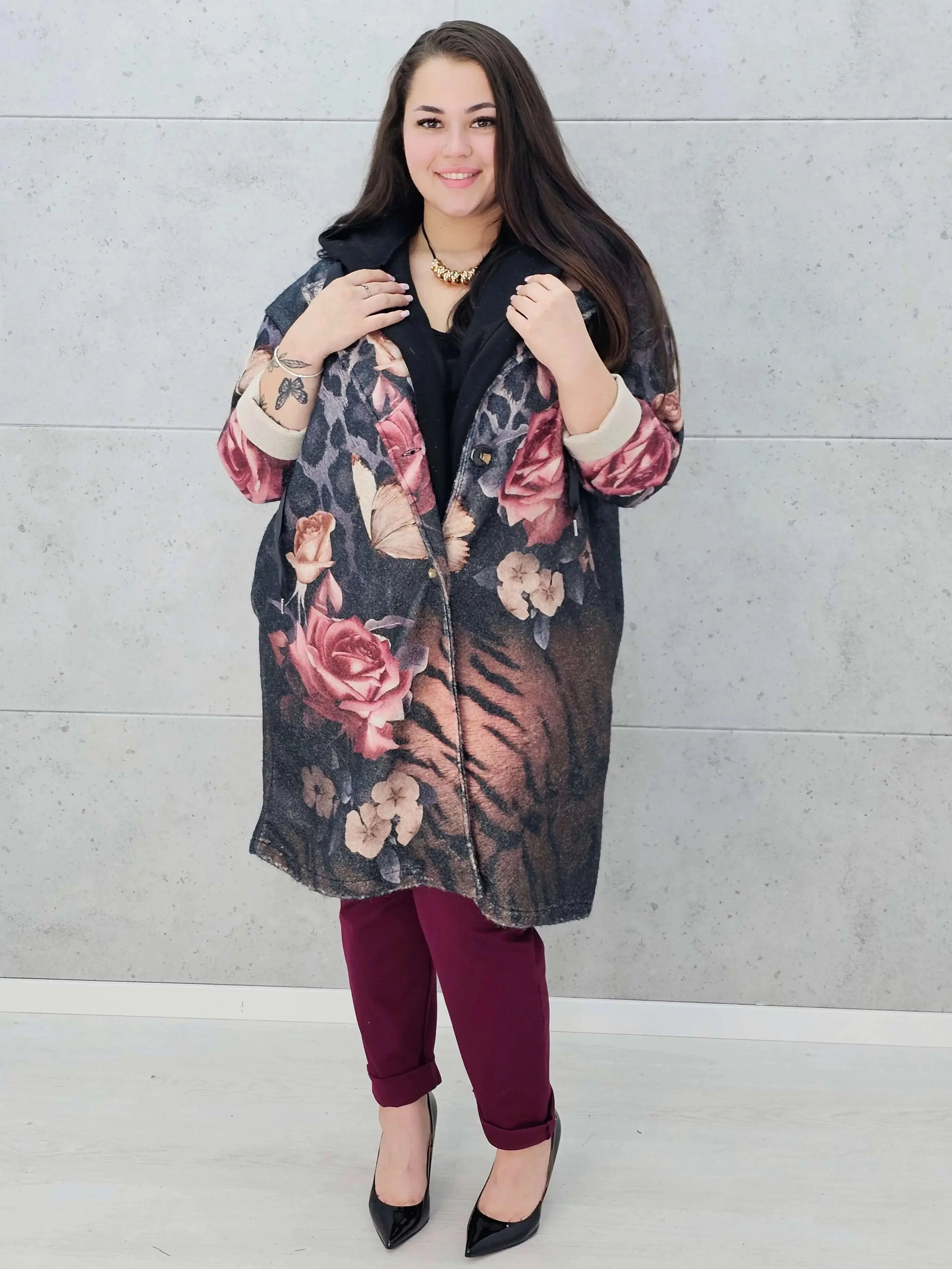 Płaszcz plus size w kwiatowy wzór – styl i elegancja dla kobiet - Image 3