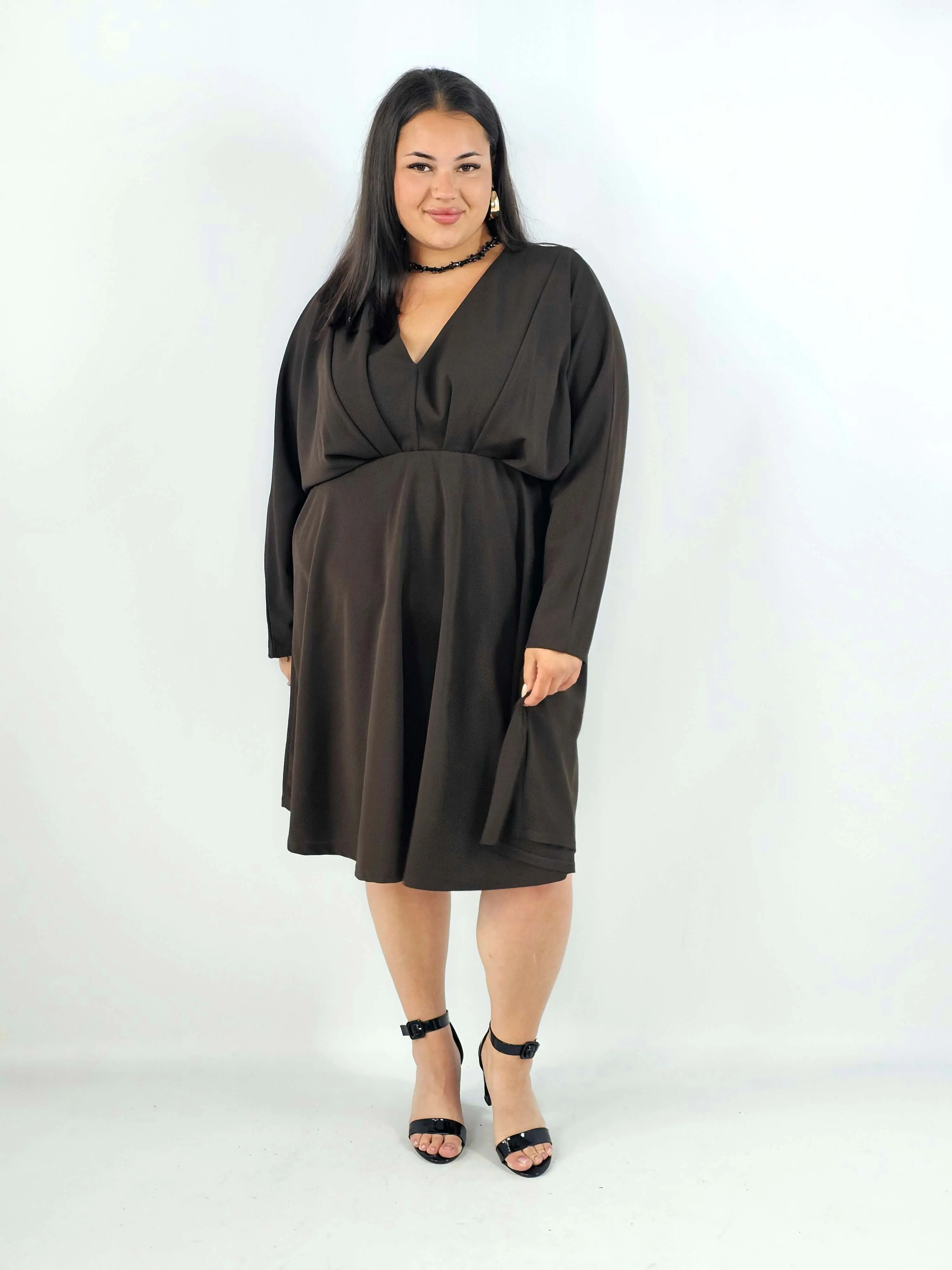 Sukienka plus size z dekoltem w serek - Image 10