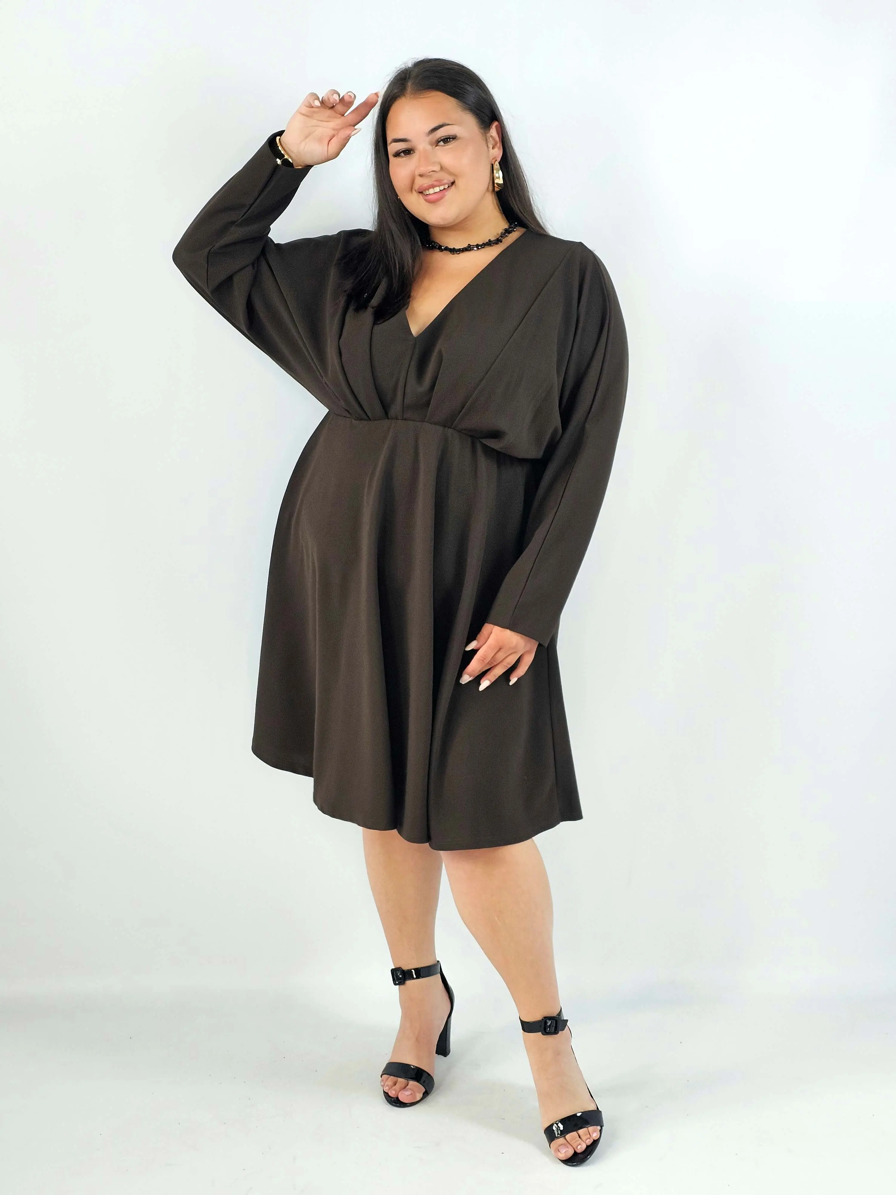 Sukienka plus size z dekoltem w serek - Image 6