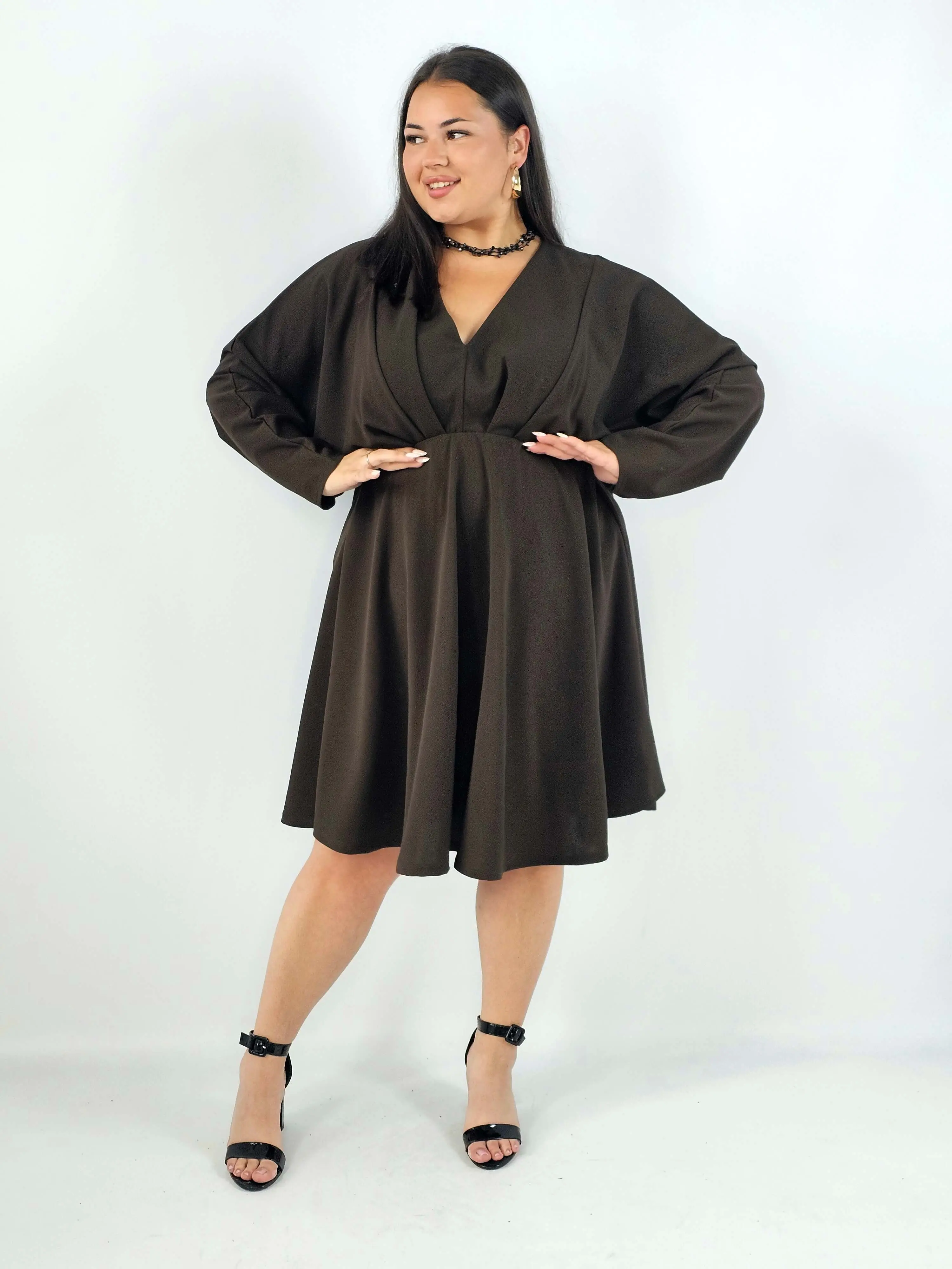 Sukienka plus size z dekoltem w serek - Image 8