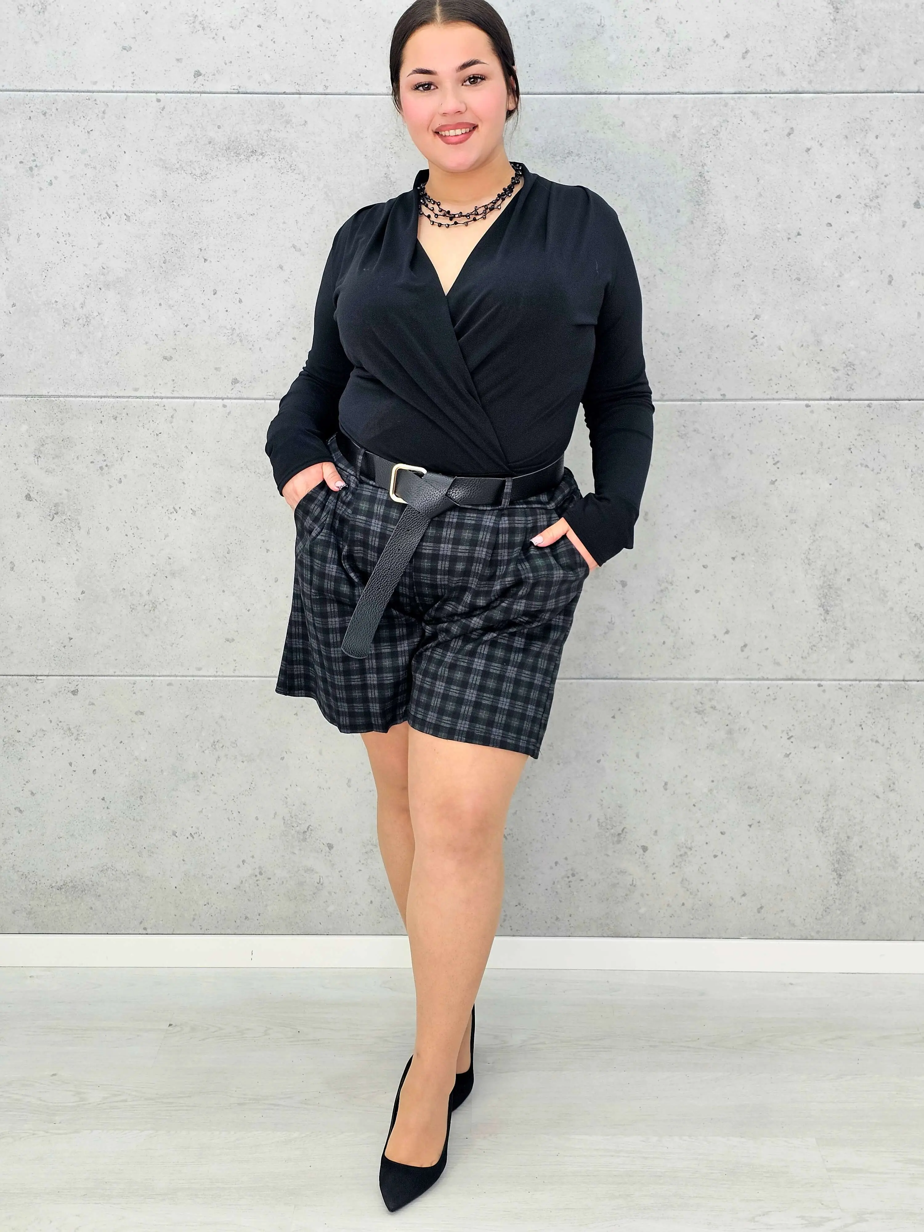 Spodenki plus size w kratę – elegancja i wygoda w modnym wydaniu Stylowa XL - Image 6