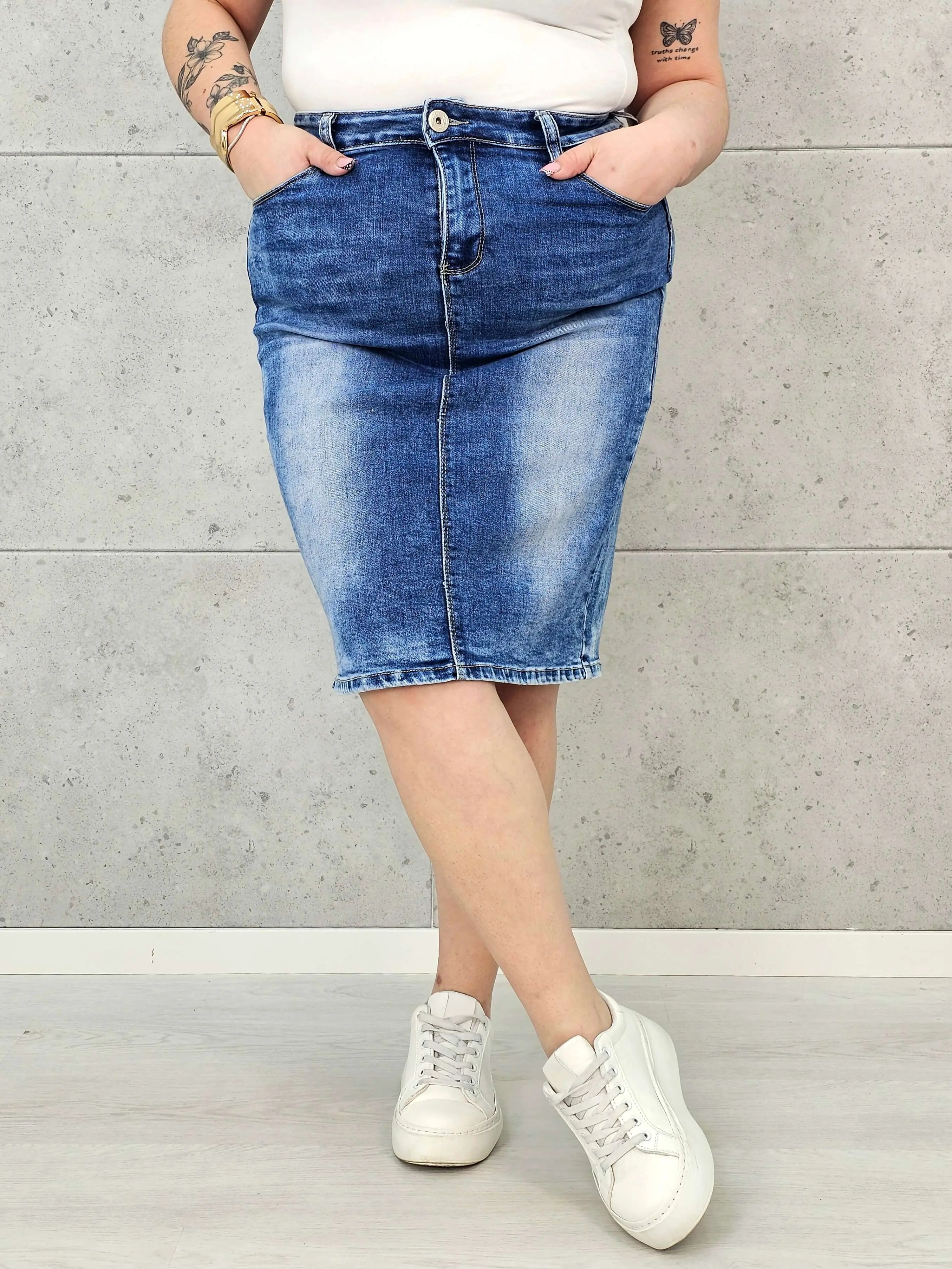 Spódnica jeansowa plus size komfortowa, elastyczna i podkreślająca sylwetkę - Image 5