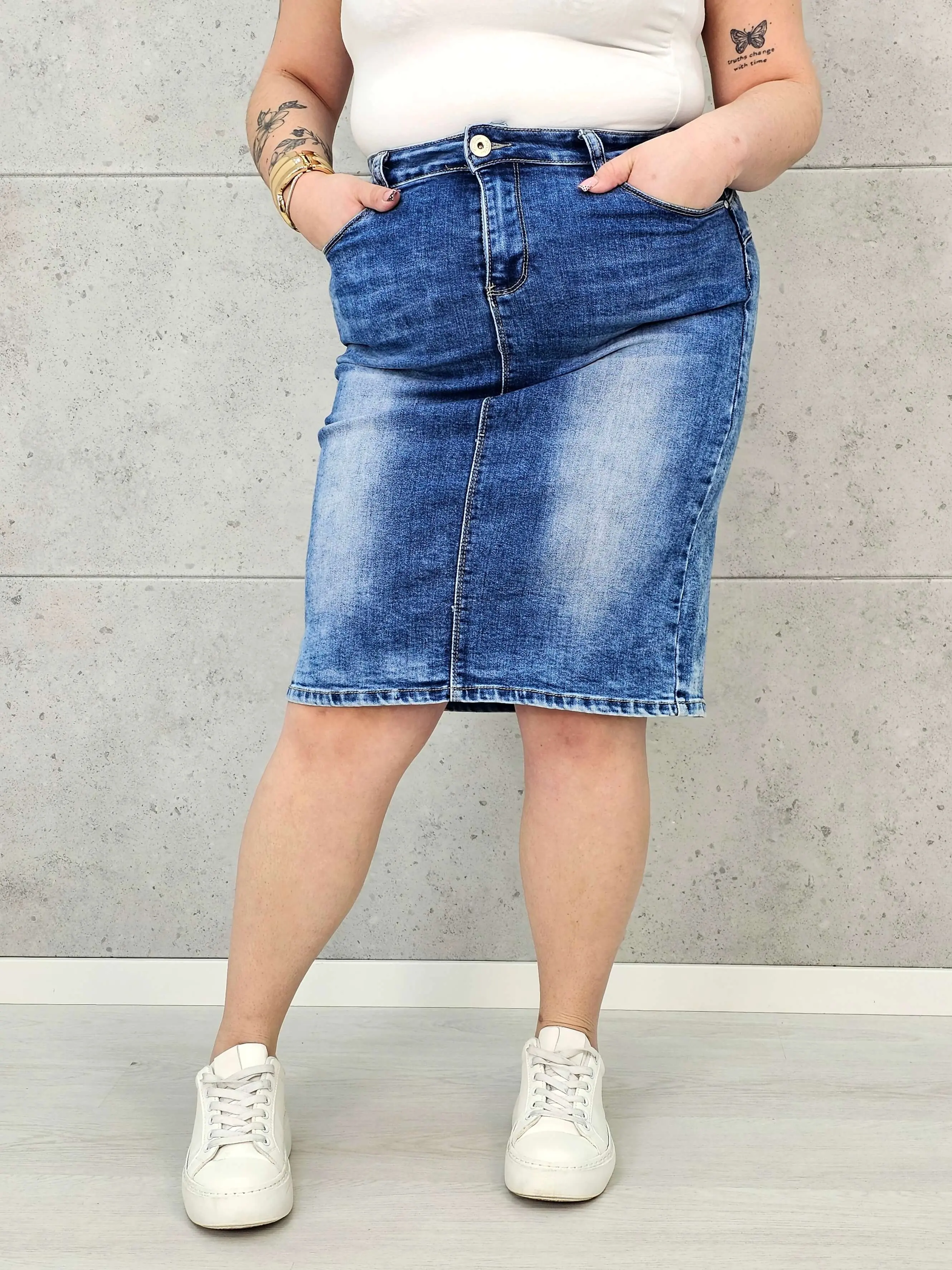 Spódnica jeansowa plus size komfortowa, elastyczna i podkreślająca sylwetkę - Image 6