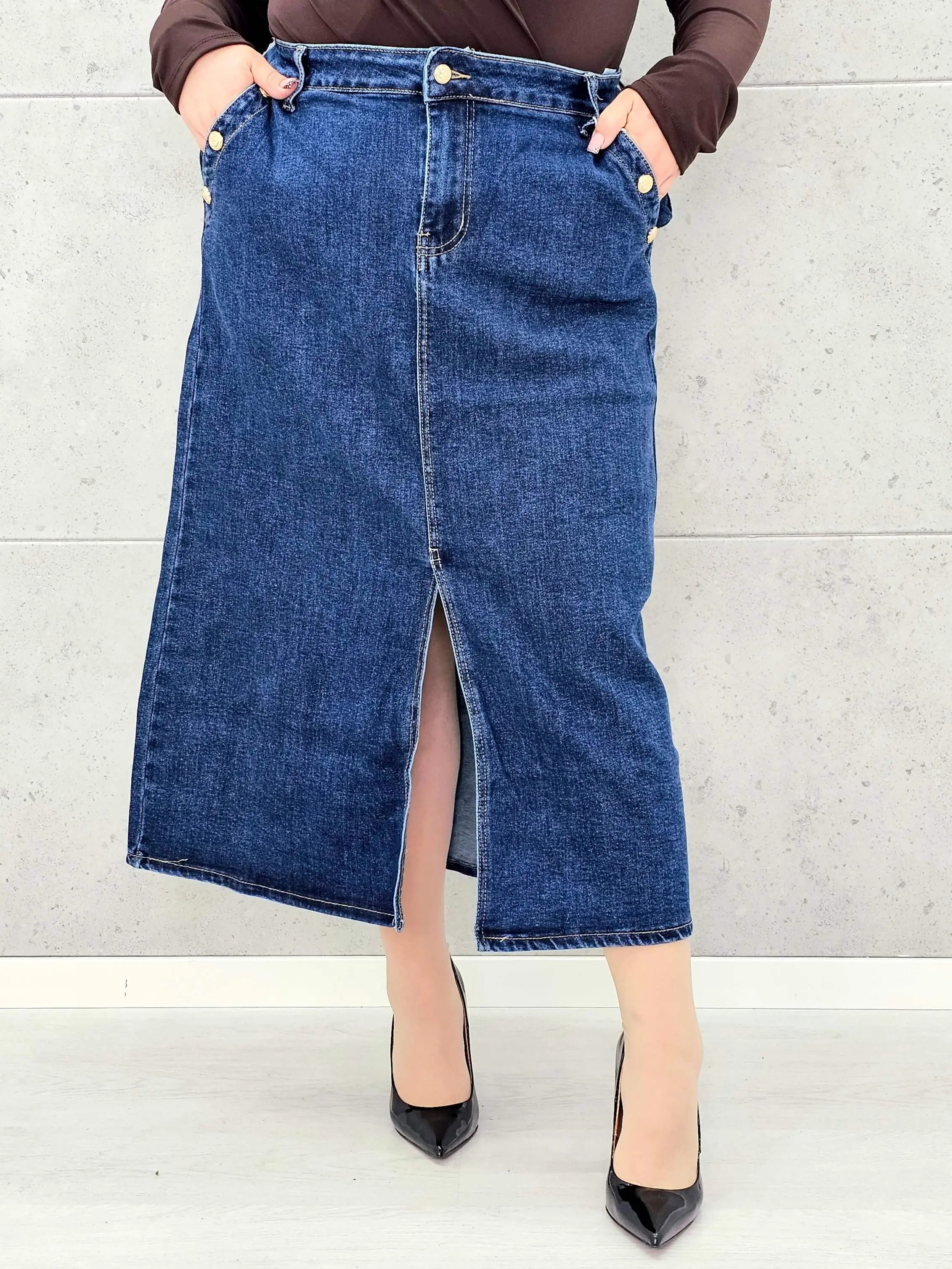 Spódnica jeansowa plus size midi z rozcięciem – idealna dla każdej sylwetki XXL