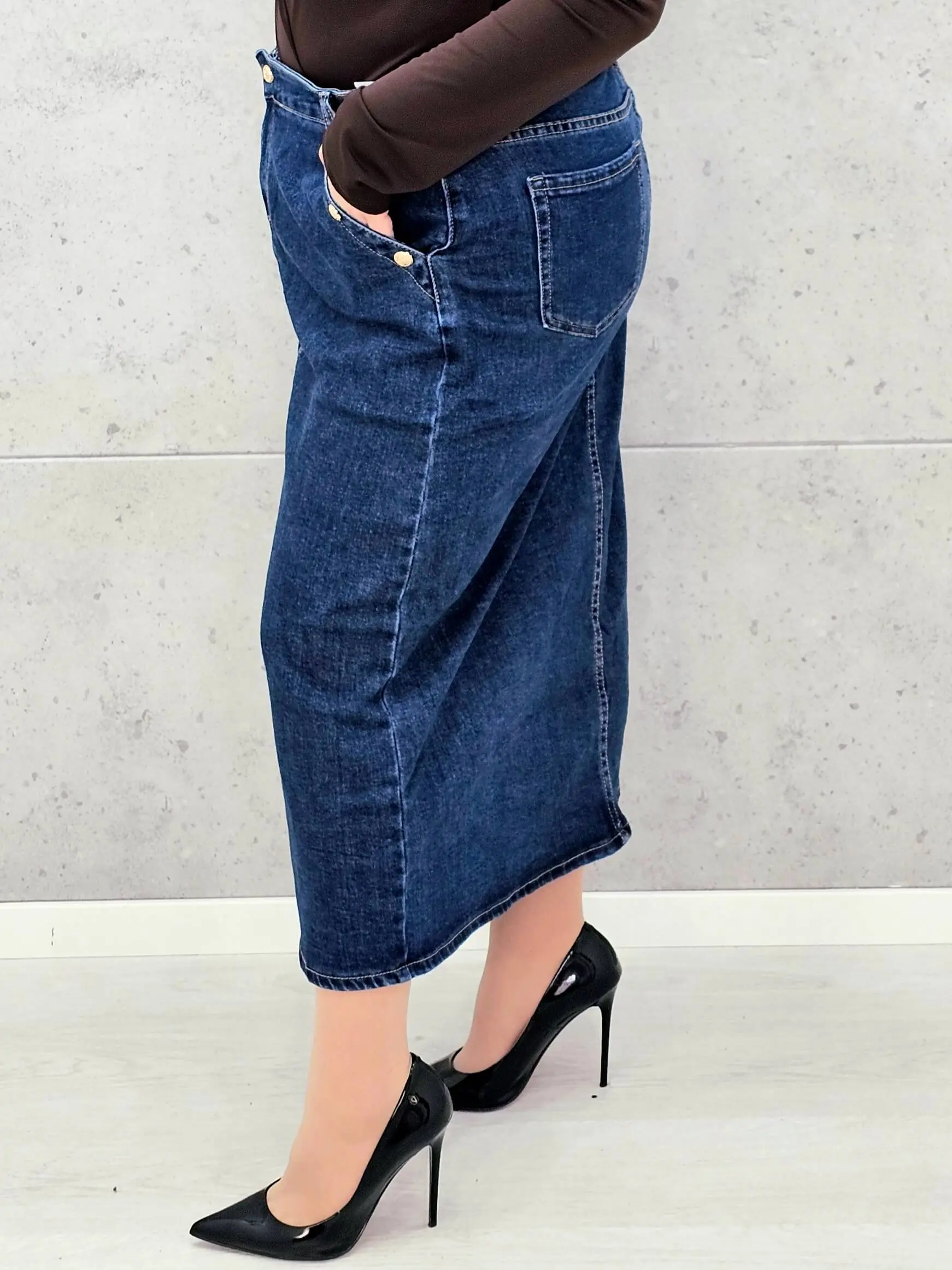 Spódnica jeansowa plus size midi z rozcięciem – idealna dla każdej sylwetki XXL - Image 3