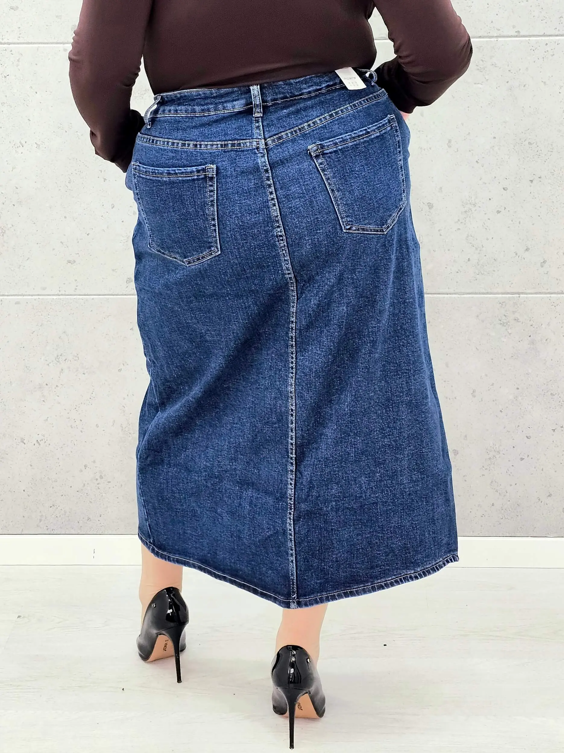 Spódnica jeansowa plus size midi z rozcięciem – idealna dla każdej sylwetki XXL - Image 4