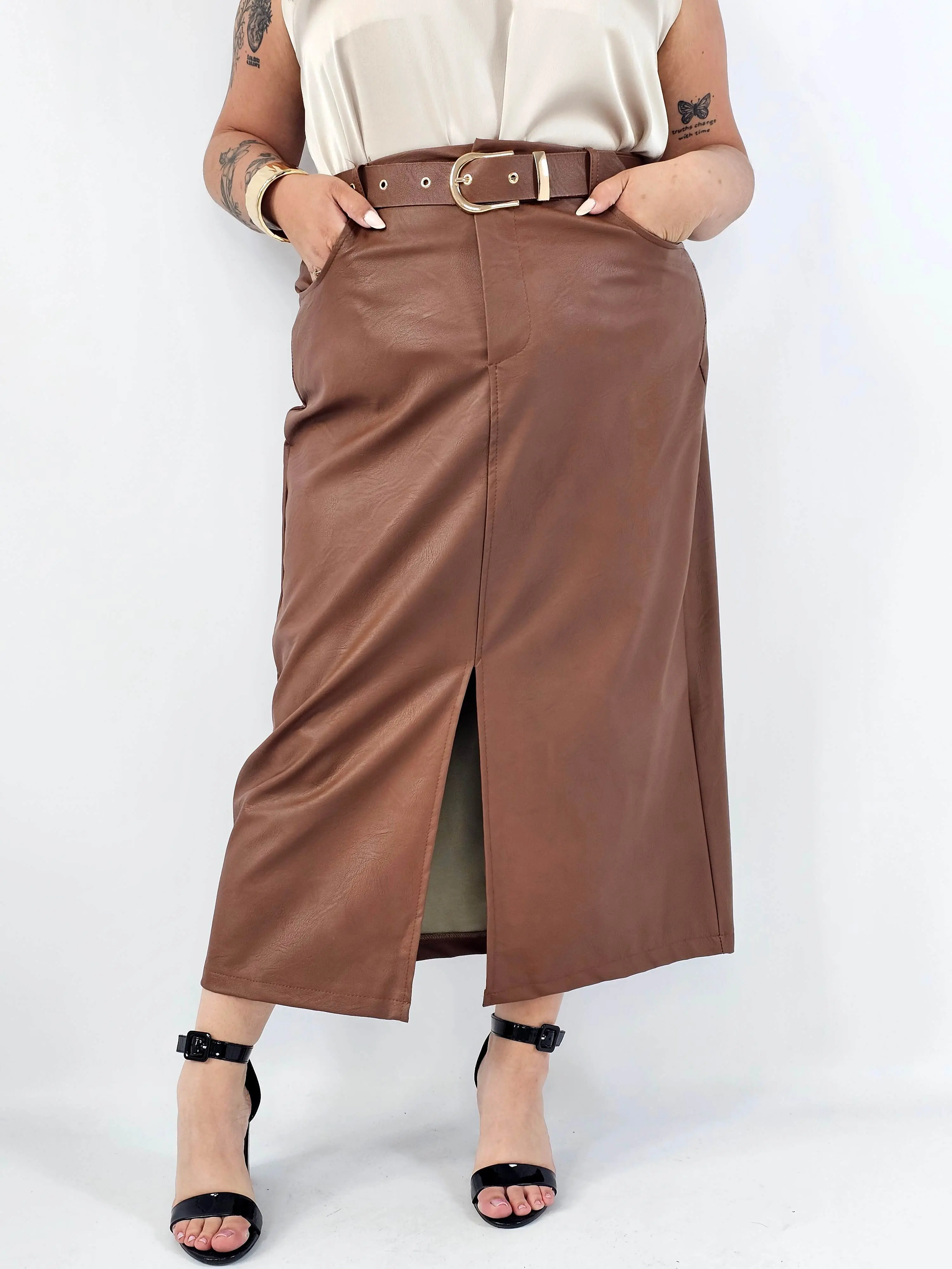 Spódnica plus size z eko skóry z eleganckim paskiem - Image 4