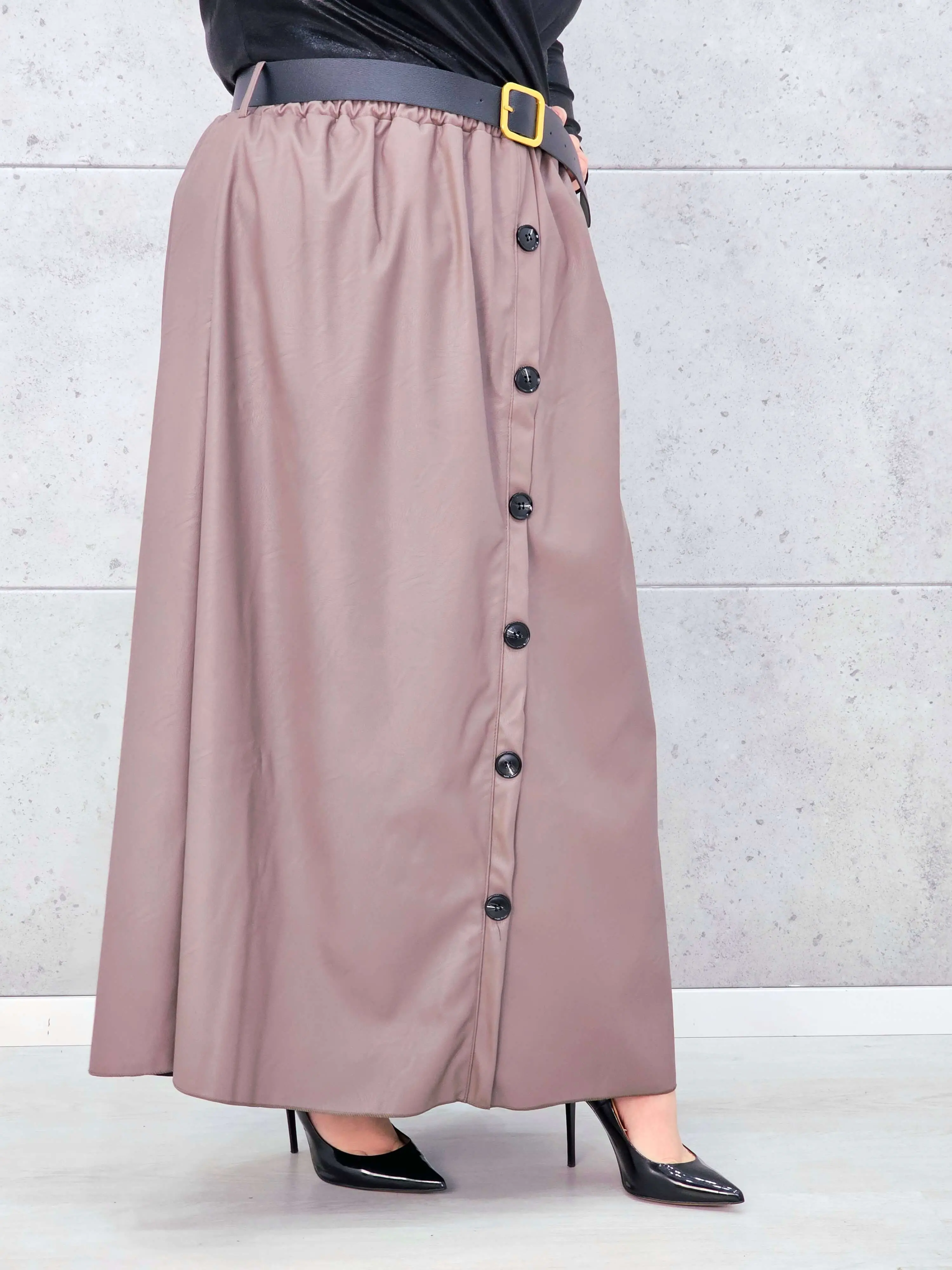 Spódnica Plus Size z Ekoskóry StylowaXL – Styl, Komfort i Kobiecy Detal dla Kobiet XXL - Image 3