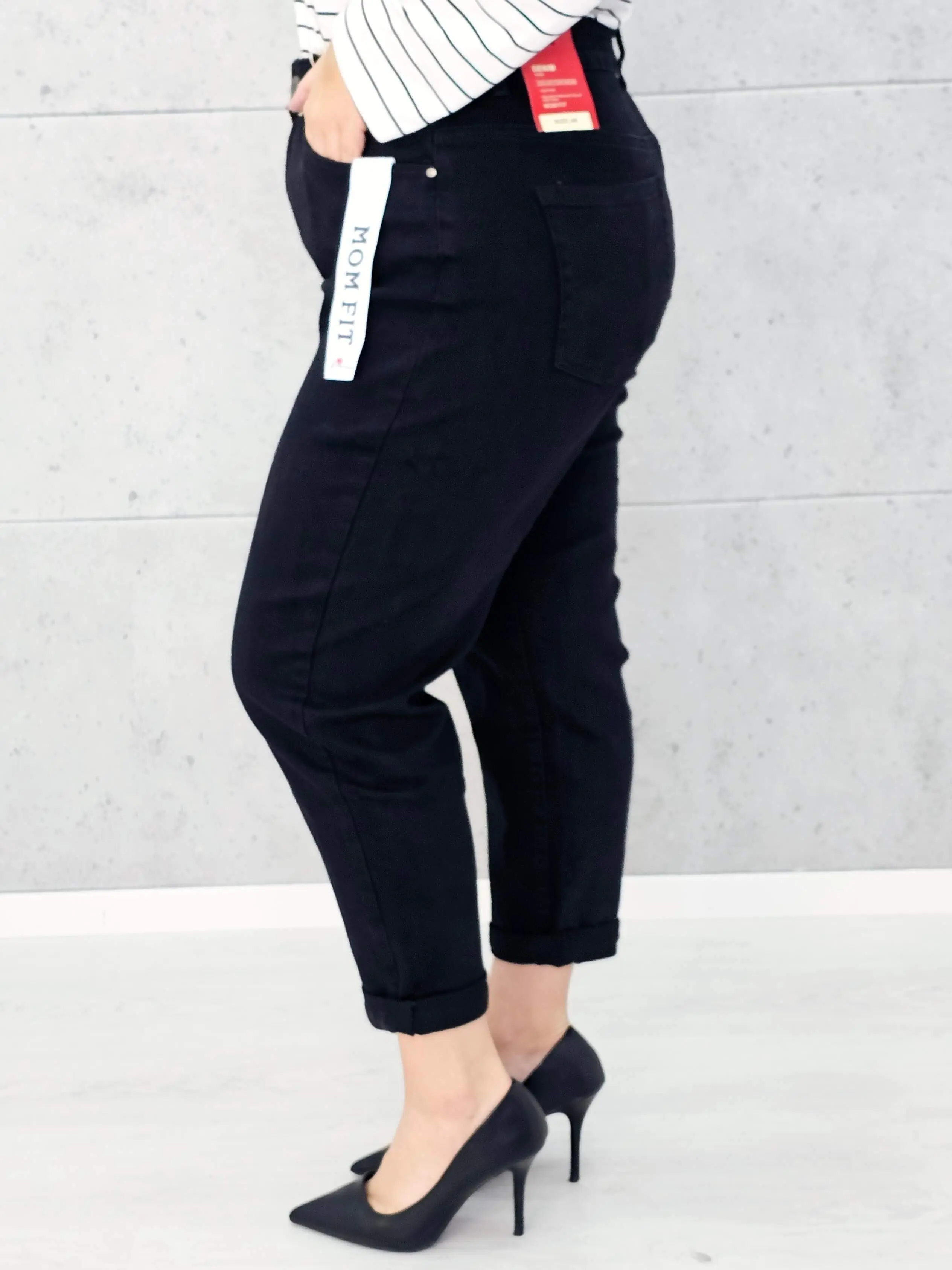 Spodnie jeansowe StylowaXL Straight Fit Black – klasyczne czarne spodnie plus size - Image 3