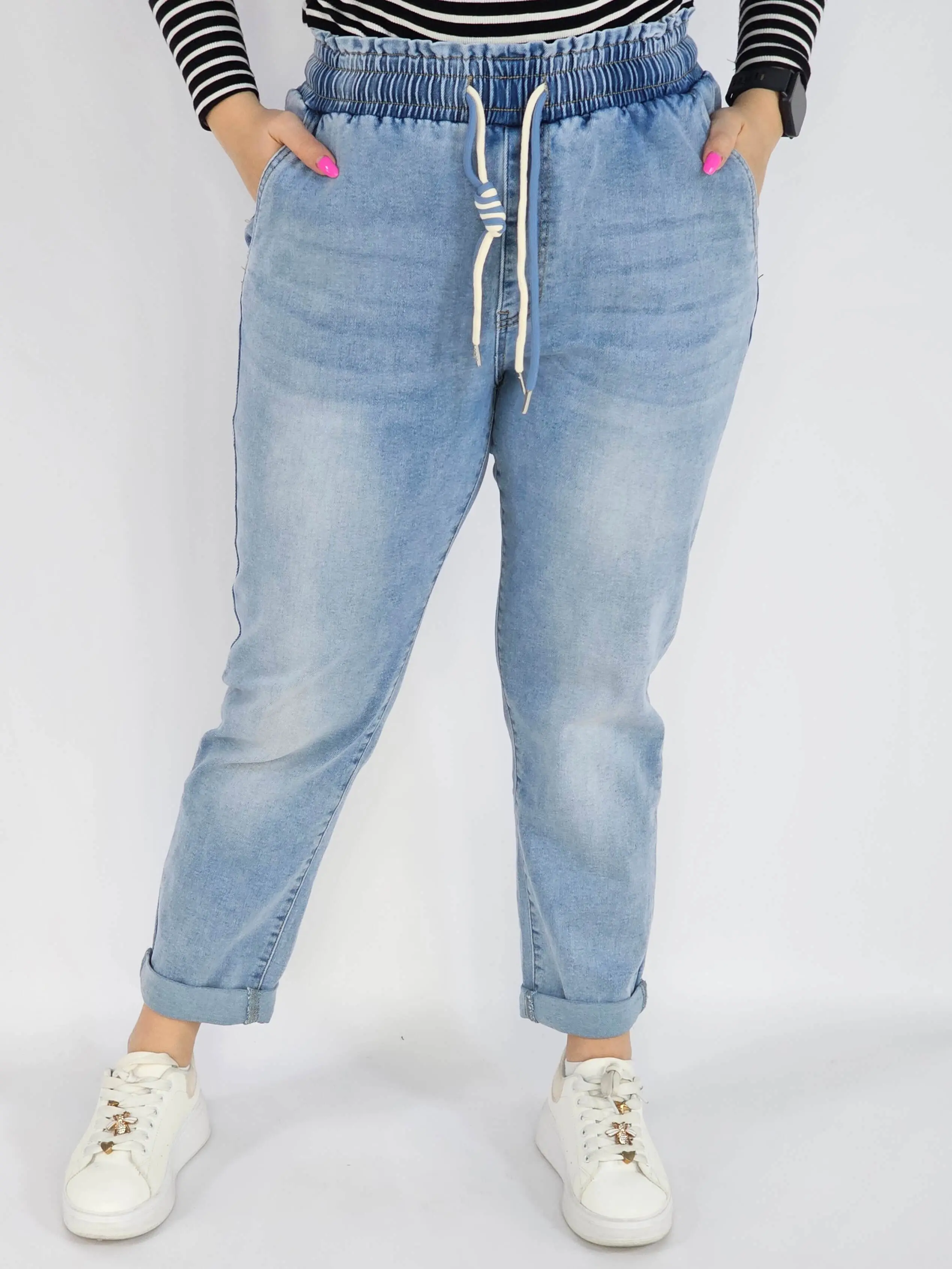 Spodnie Plus Size Jasne Jeansy z Gumką w Pasie – Wygodne i Modne XXL - Image 4