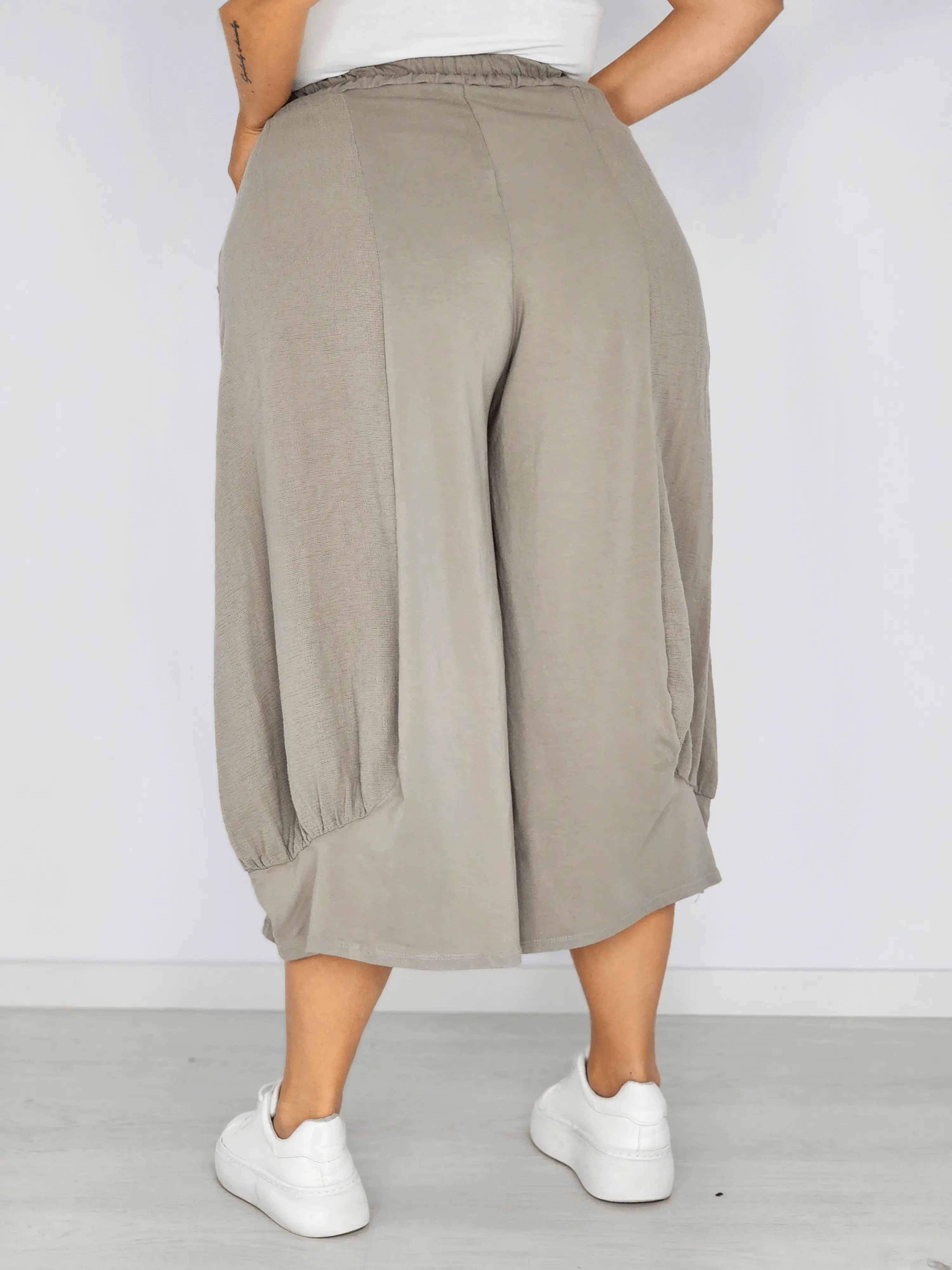 Spodnie plus size StylowaXL – lekkie kuloty dla kobiet ceniących styl i wygodę - Image 5