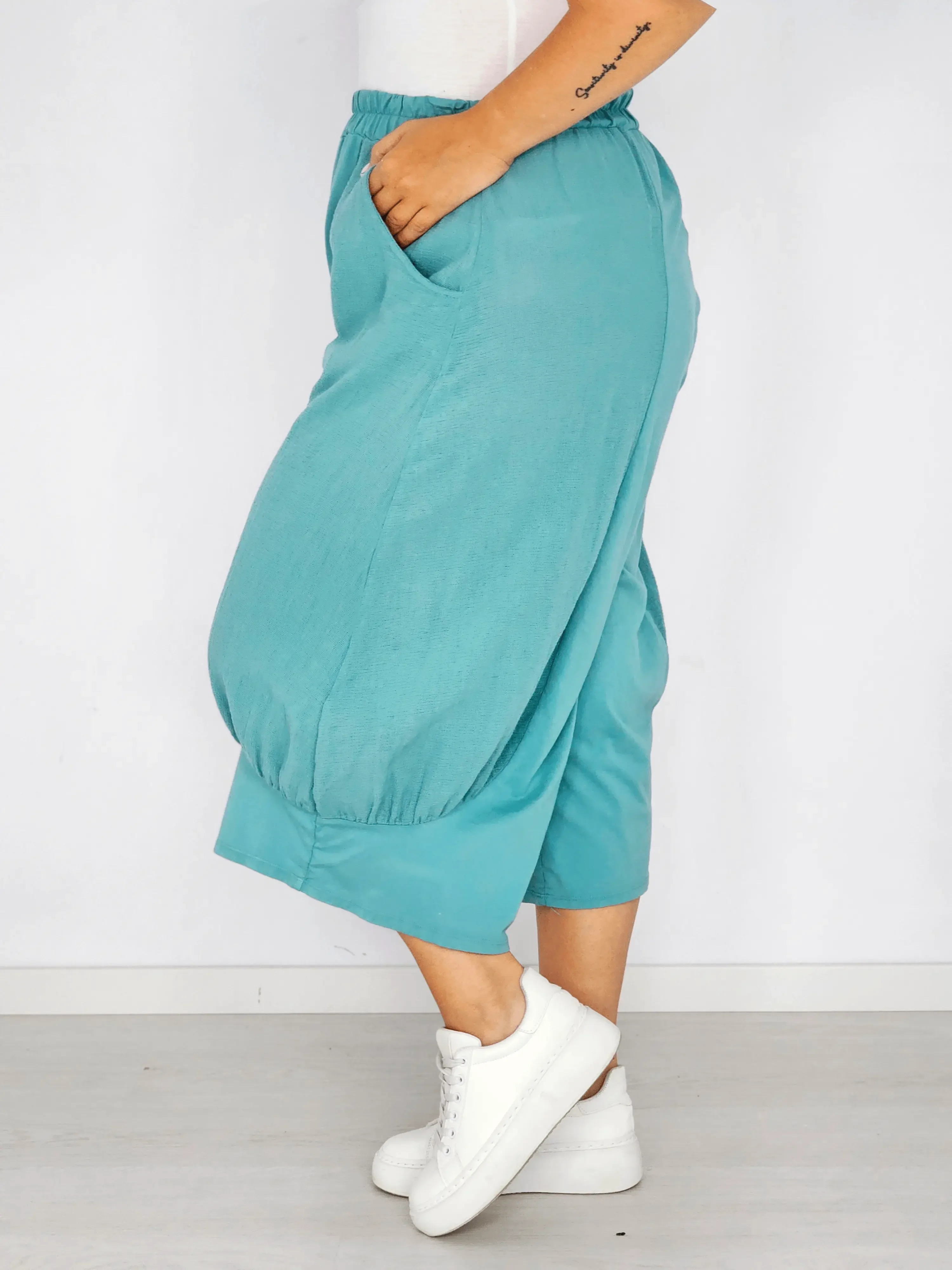Spodnie plus size StylowaXL – lekkie kuloty dla kobiet ceniących styl i wygodę - Image 8