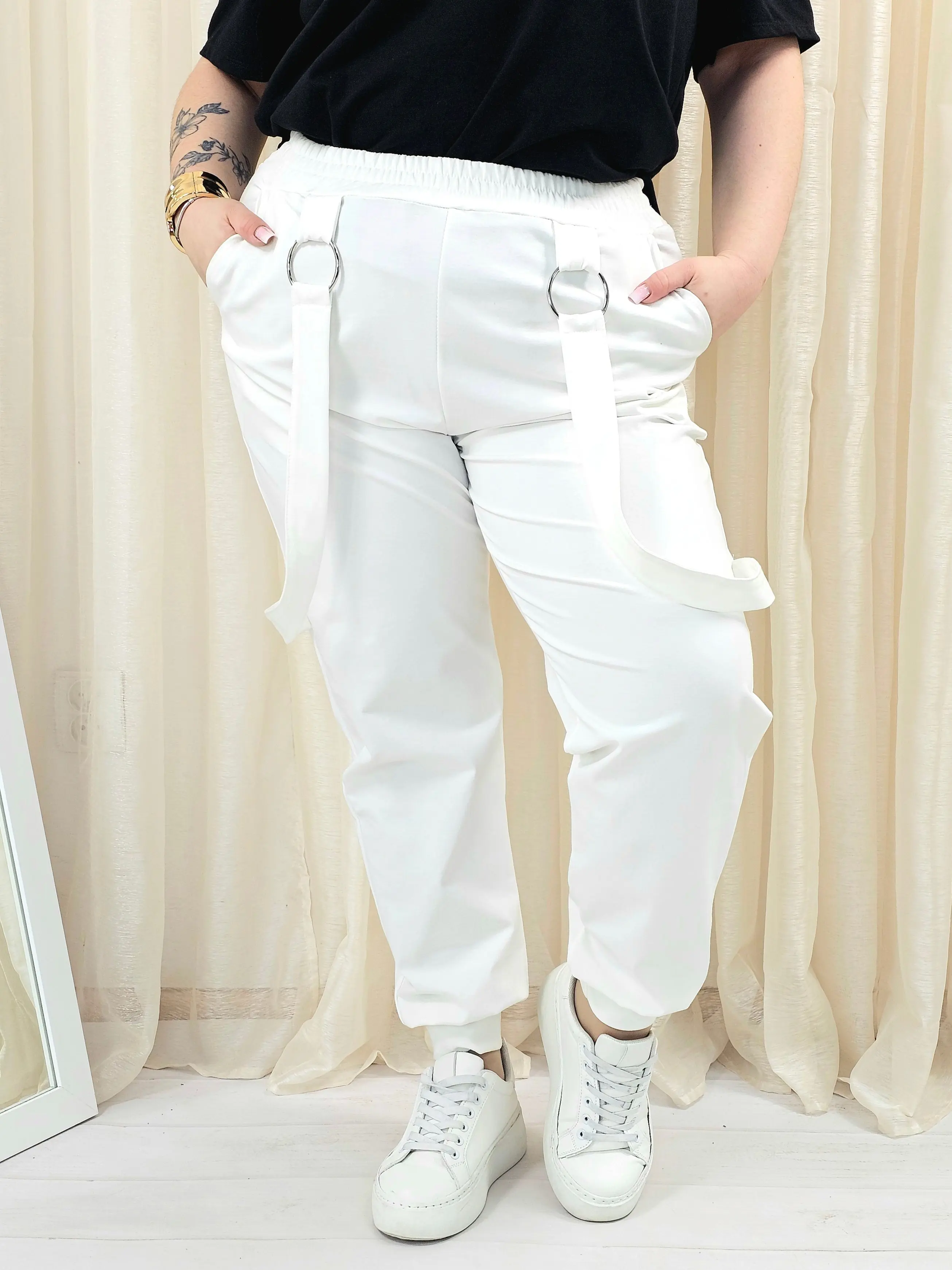 Spodnie plus size z detalami – nowoczesna moda plus size