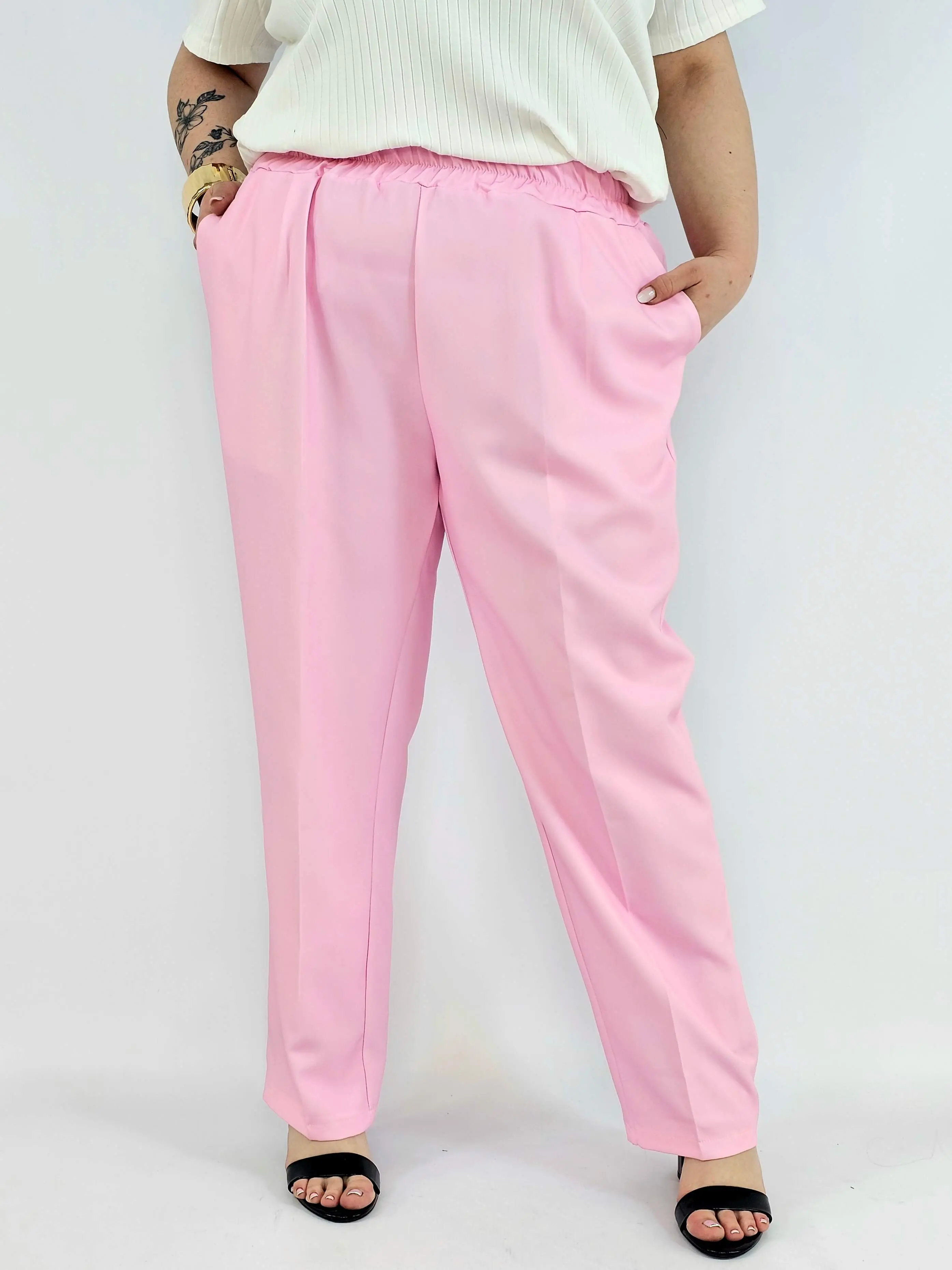 Spodnie plus size – wygodne, stylowe i idealne na każdą okazję