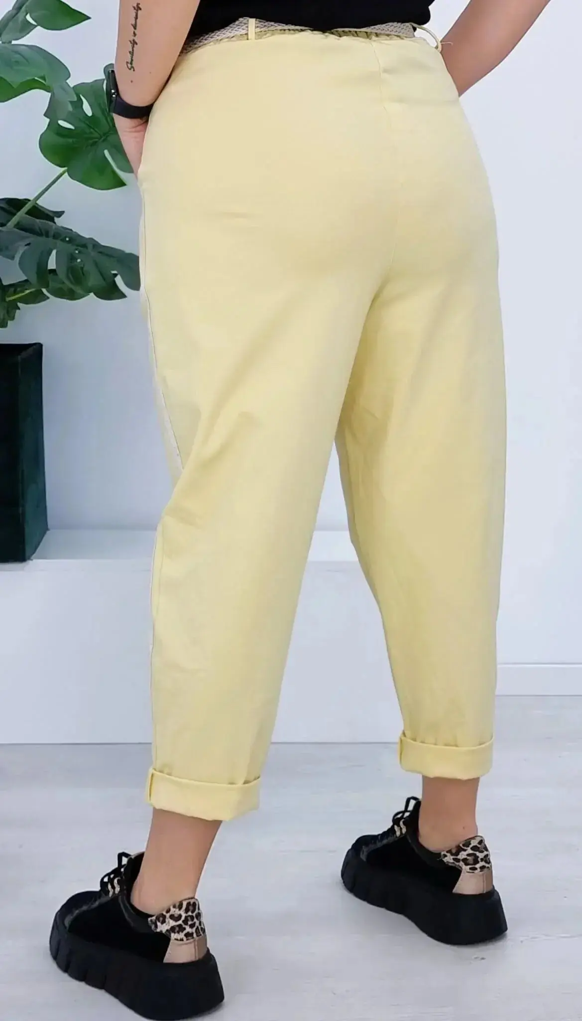 Spodnie plus size z lampasem – eleganckie spodnie damskie XXL - Image 3
