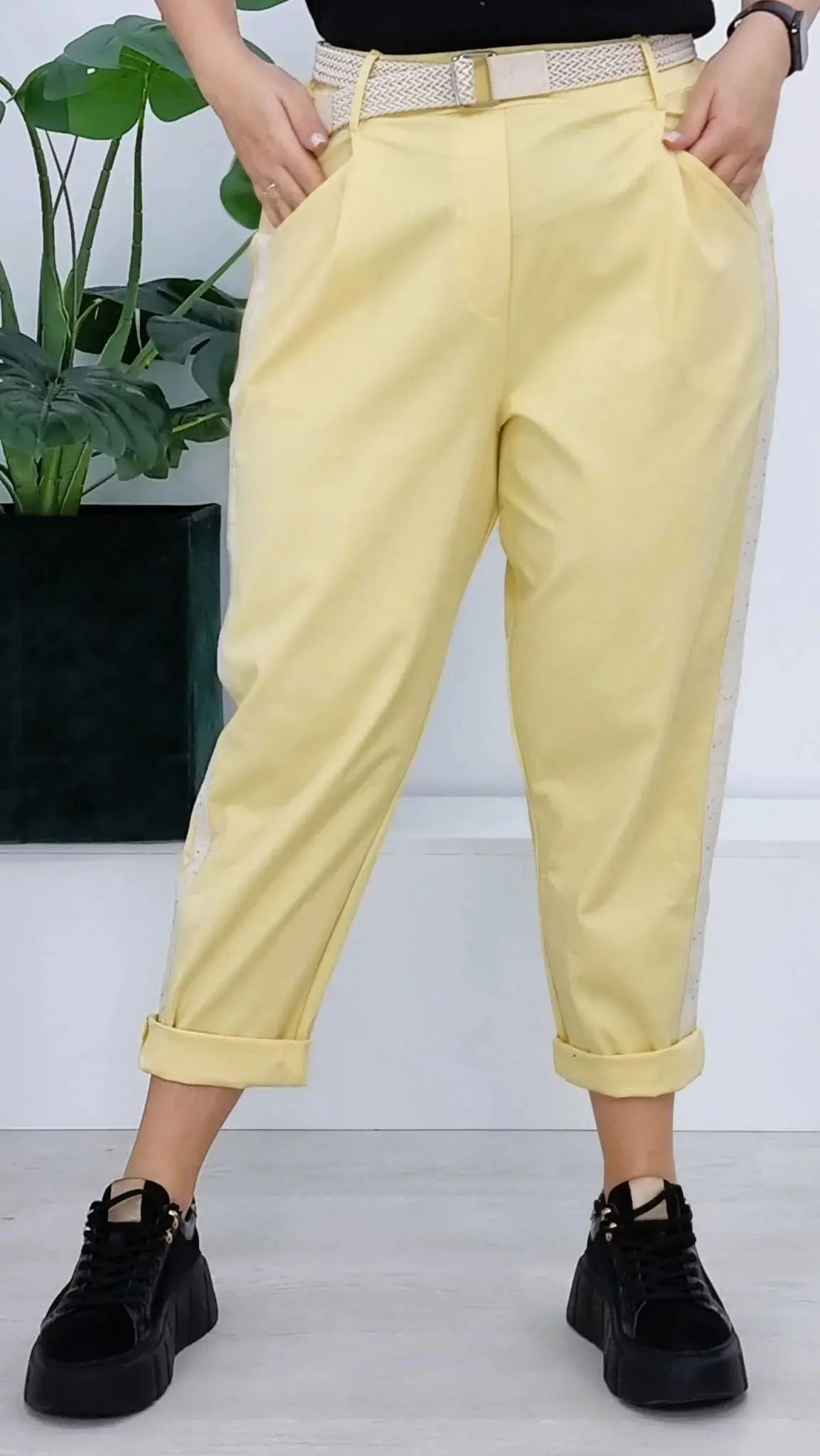Spodnie plus size z lampasem – eleganckie spodnie damskie XXL - Image 4