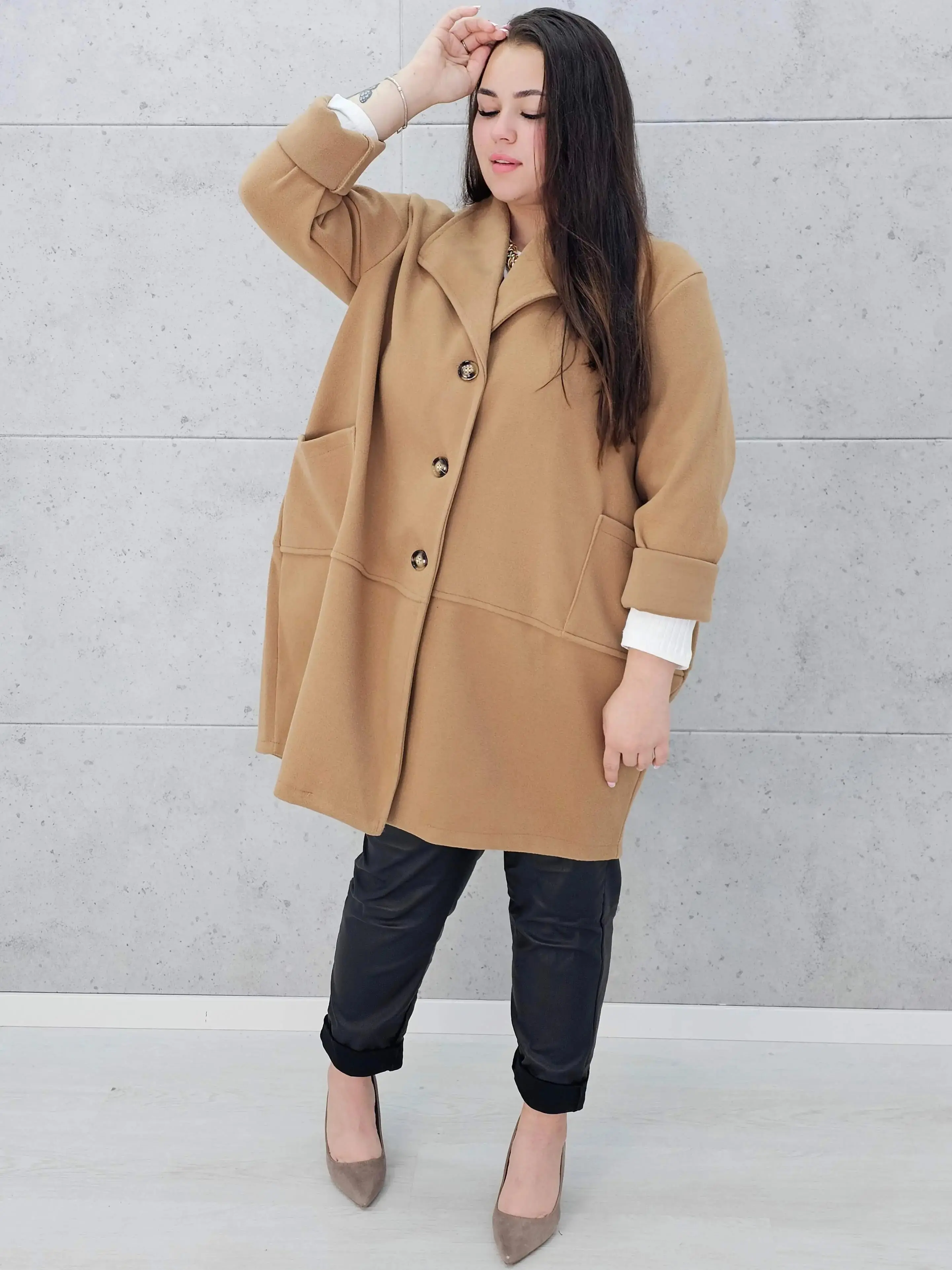 Stylowy płaszcz plus size – elegancki, ciepły i wygodny model XXL na chłodniejsze dni - Image 2