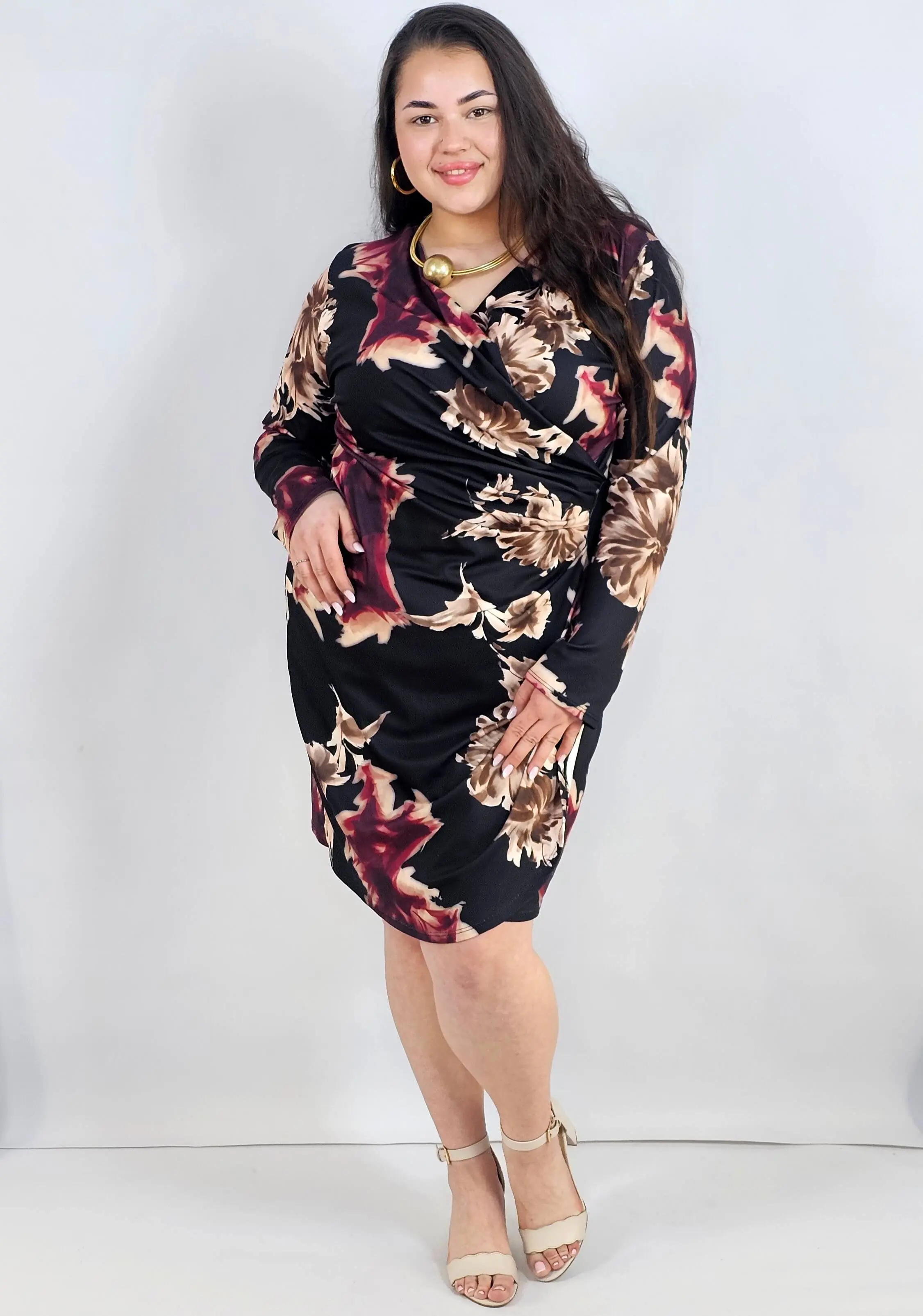 Sukienka kopertowa plus size w kwiaty – elegancja i kobiecy szyk - Image 5