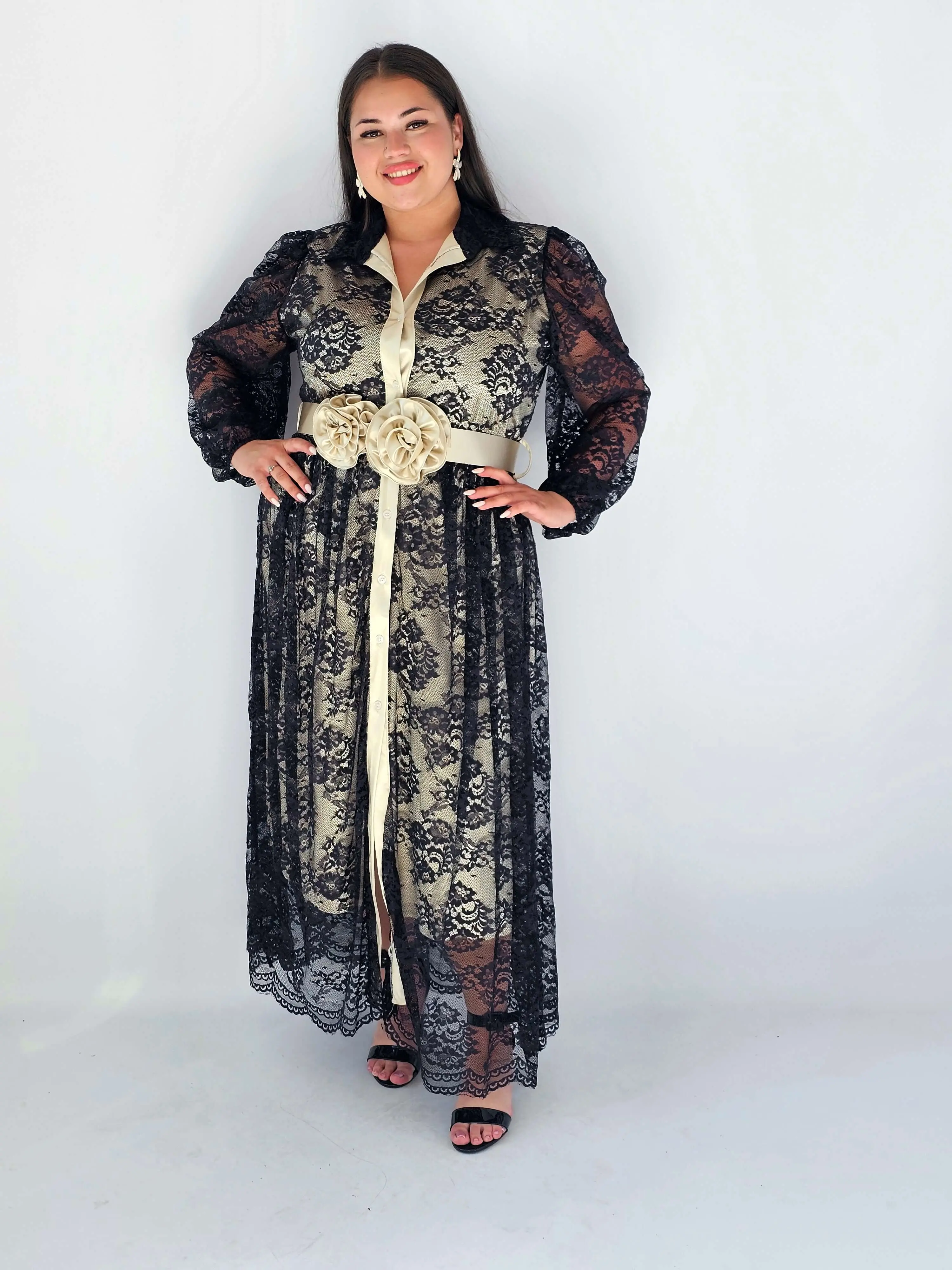 Sukienka Koronkowa Plus Size Maxi – Elegancka Kreacja Z Ozdobnymi Kwiatami - Image 2