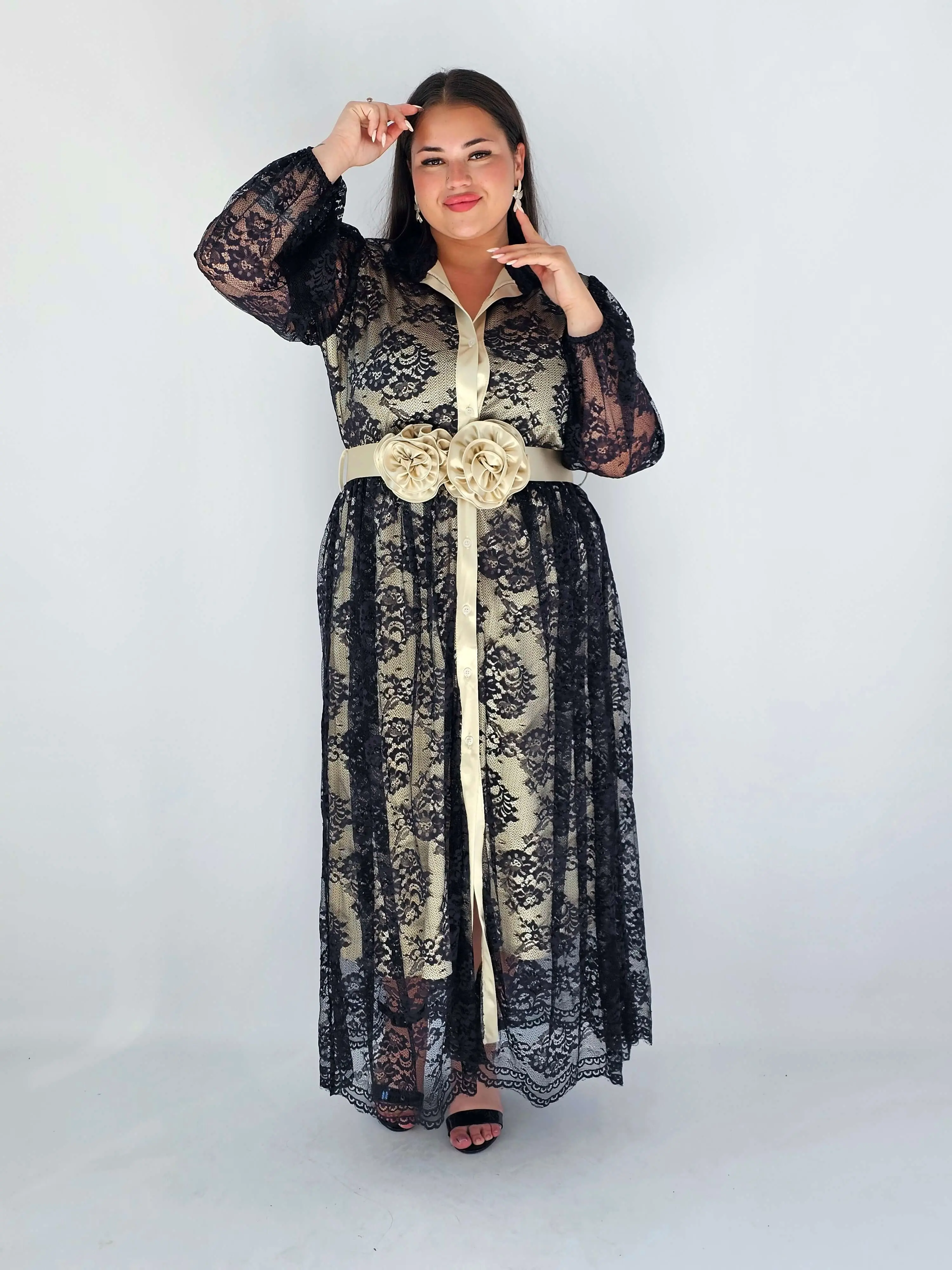 Sukienka Koronkowa Plus Size Maxi – Elegancka Kreacja Z Ozdobnymi Kwiatami - Image 4