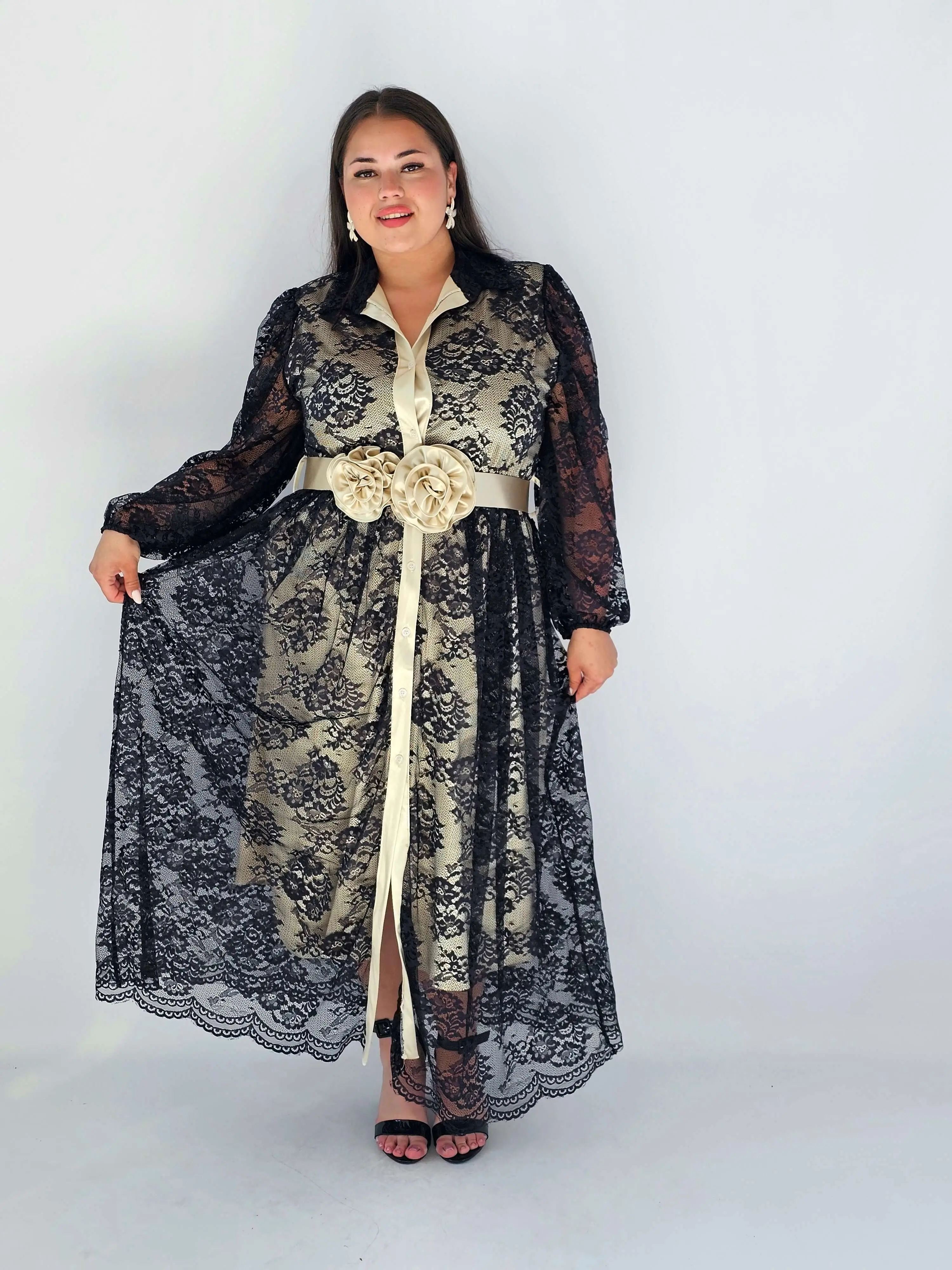 Sukienka Koronkowa Plus Size Maxi – Elegancka Kreacja Z Ozdobnymi Kwiatami - Image 5