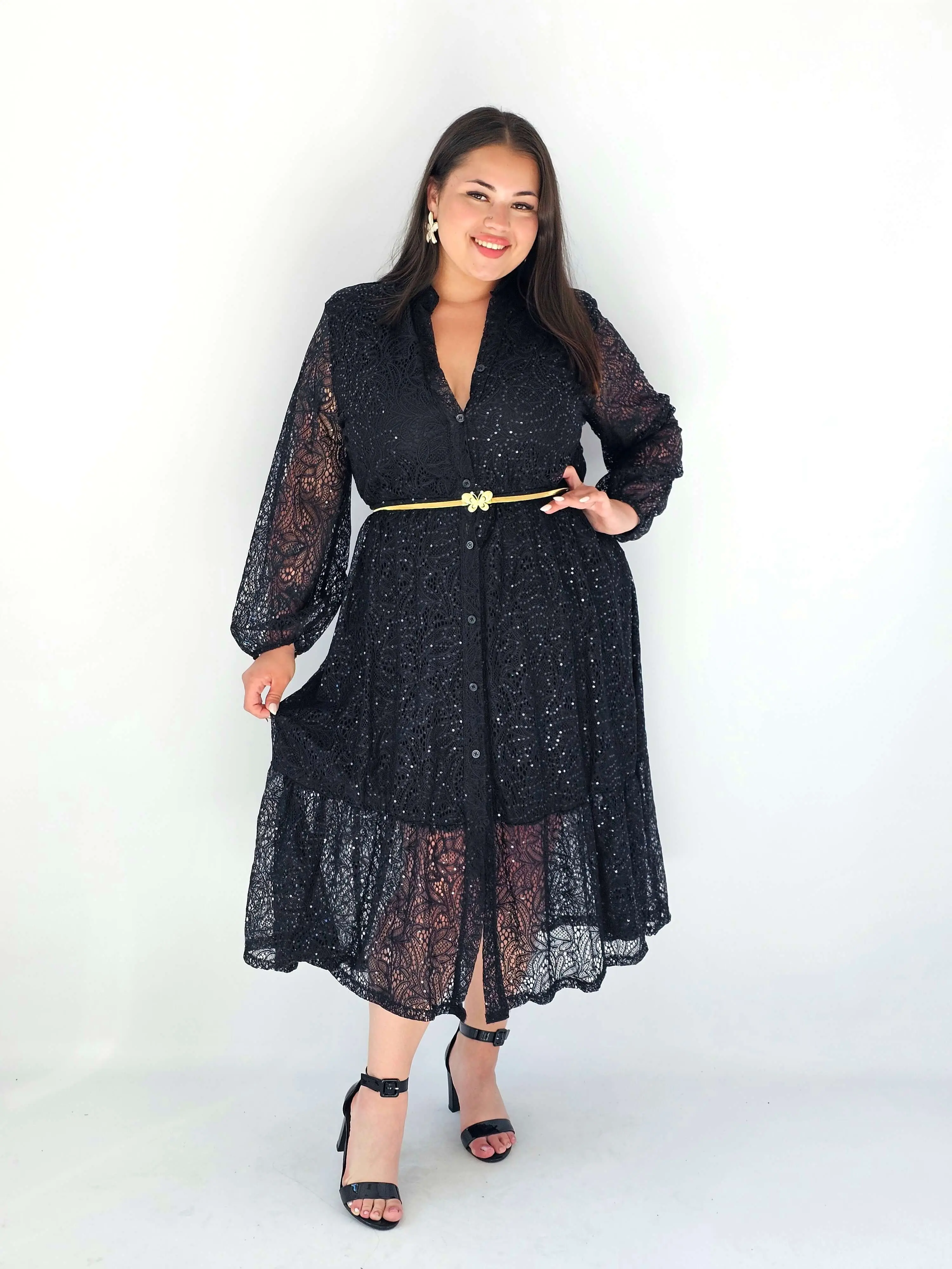 Sukienka Koronkowa Plus Size Z Połyskiem – Wyjątkowa Kreacja Pełna Elegancji I Kobiecego Stylu