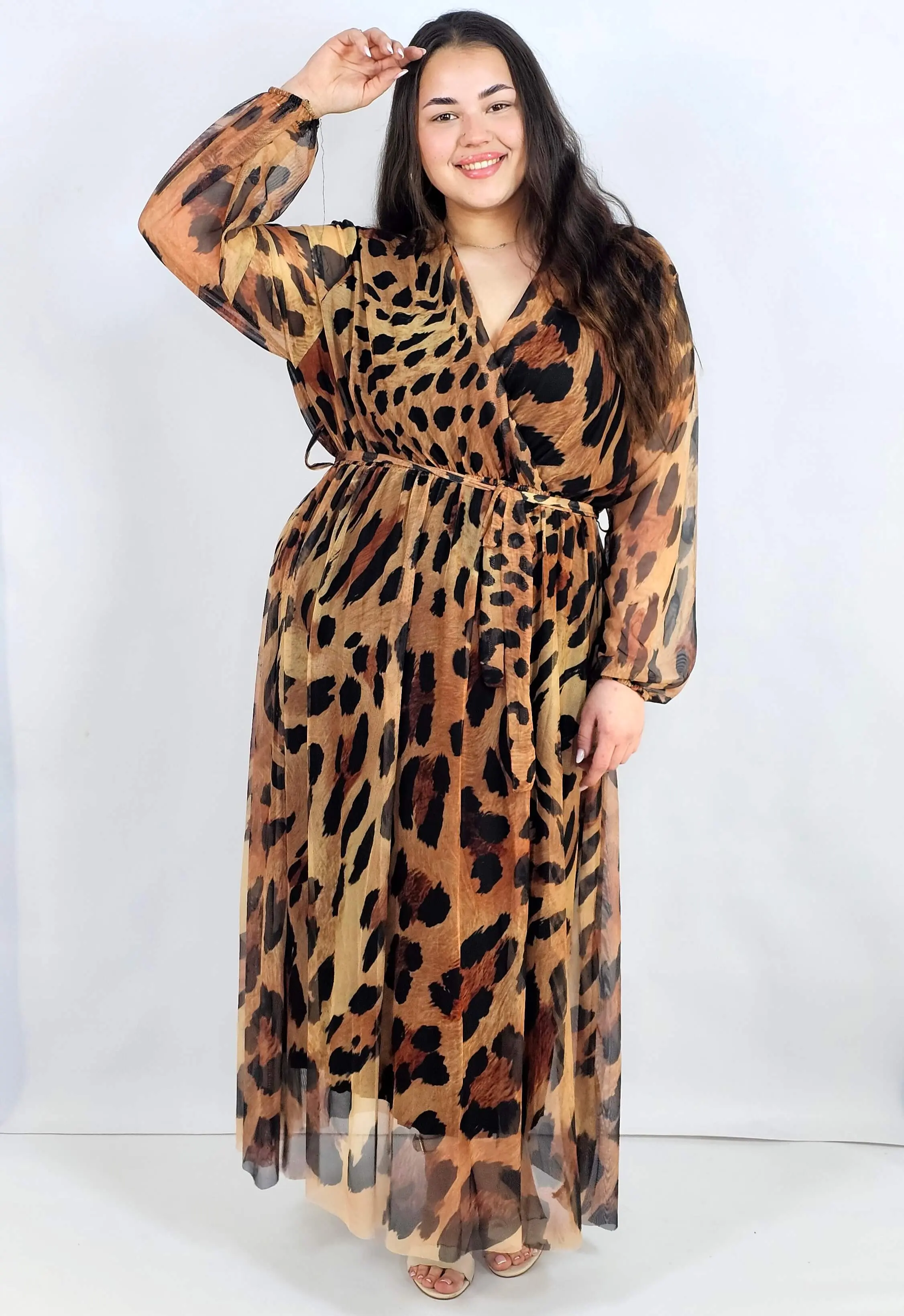 Sukienka maxi plus size – elegancka, zwiewna i idealna dla każdej kobiety